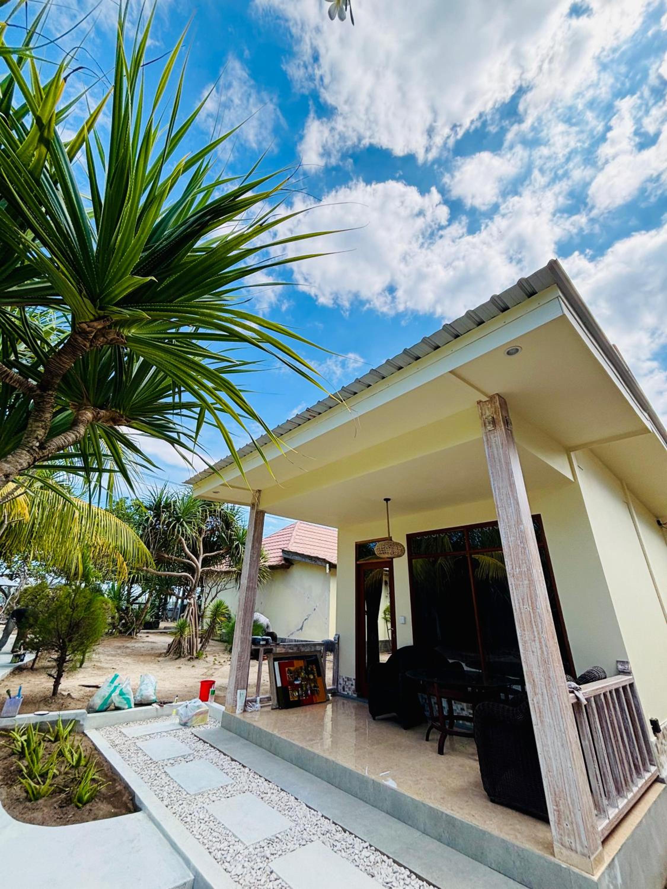 Deluxe Double Room with Side Sea View
