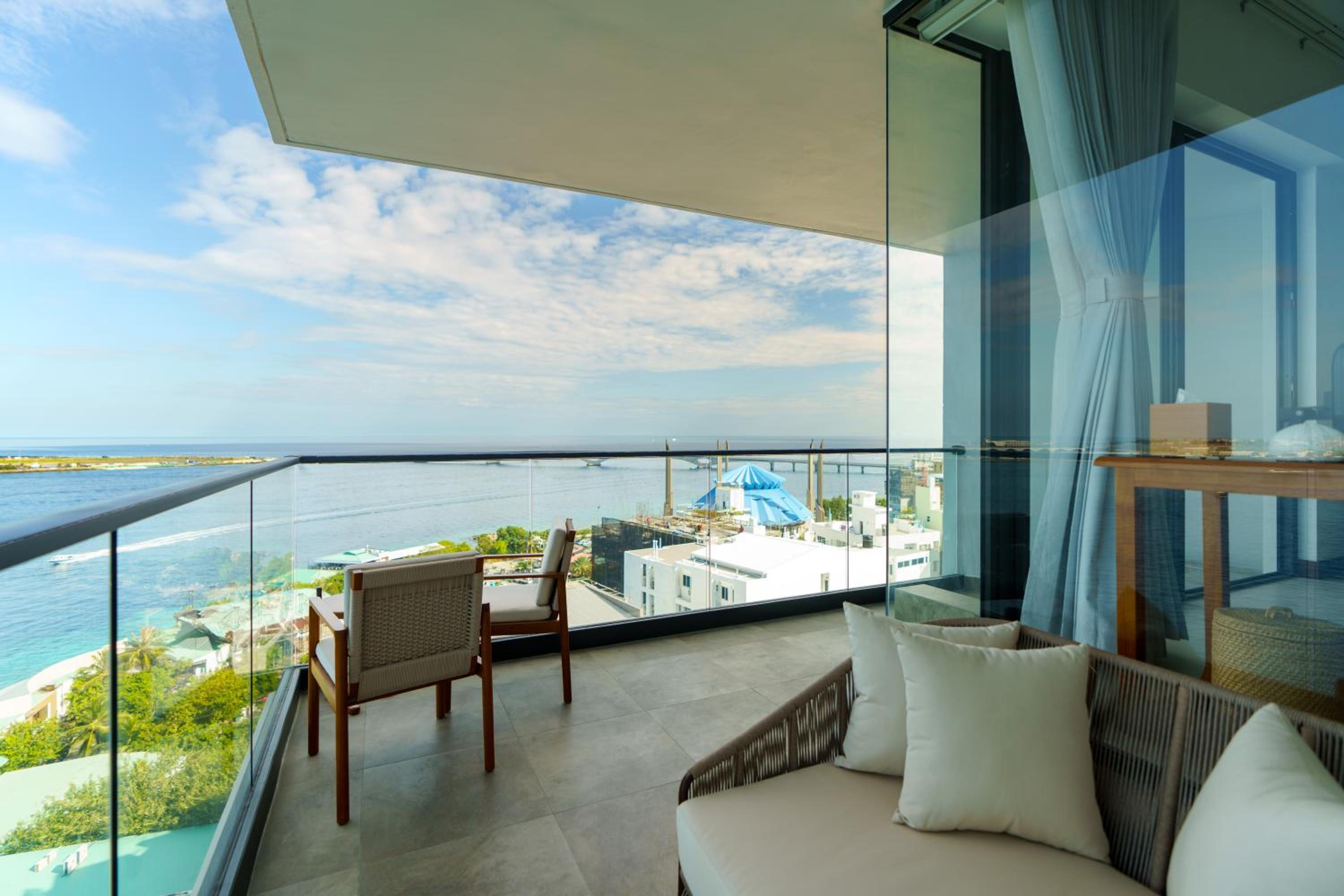 Superior Ocean Front Deluxe (Free Airport Transfer) - Photo 3