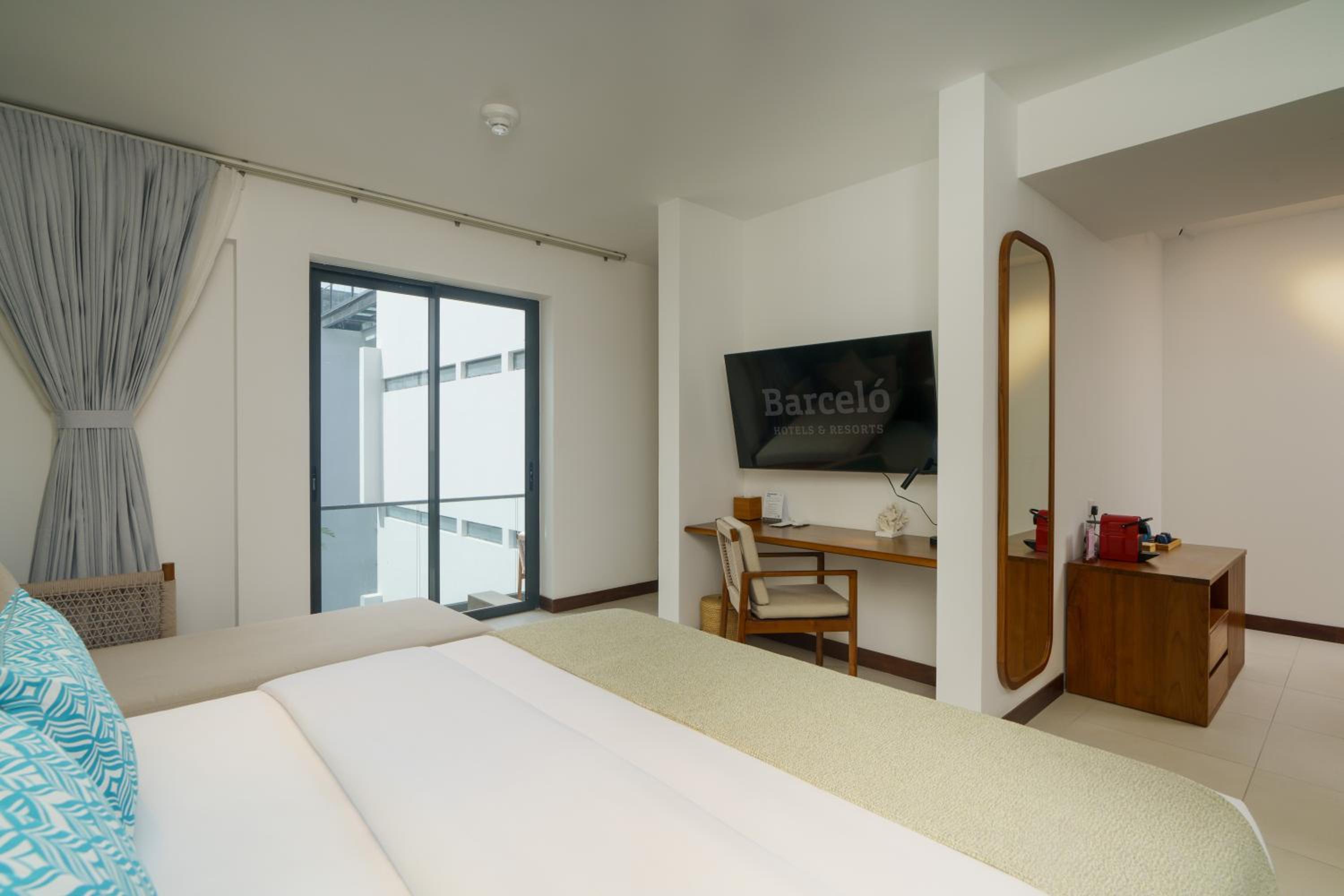 Family Room (Free Airport Transfer) - Photo 3