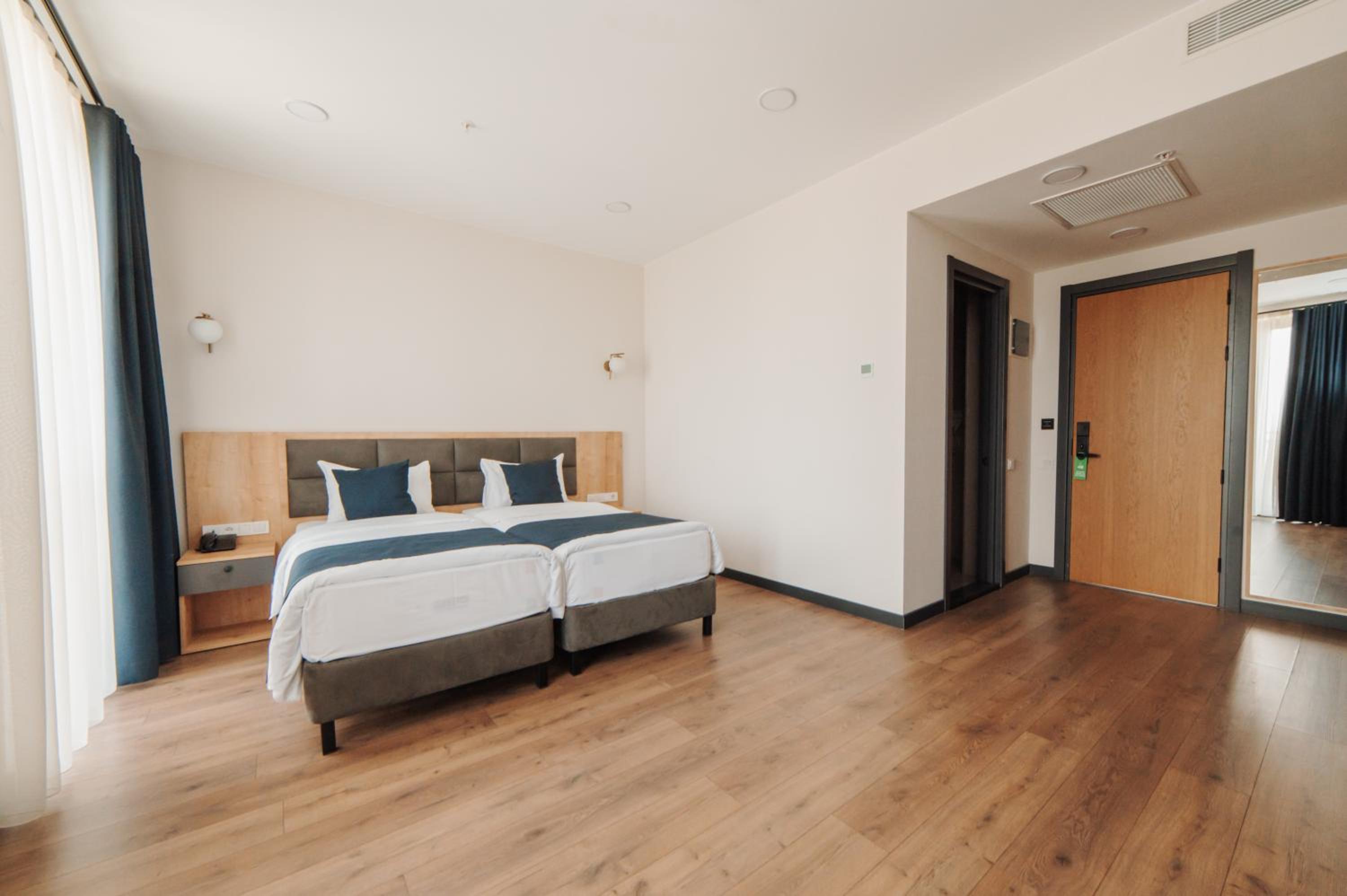 Double or Twin Room - Disability Access - Photo 4