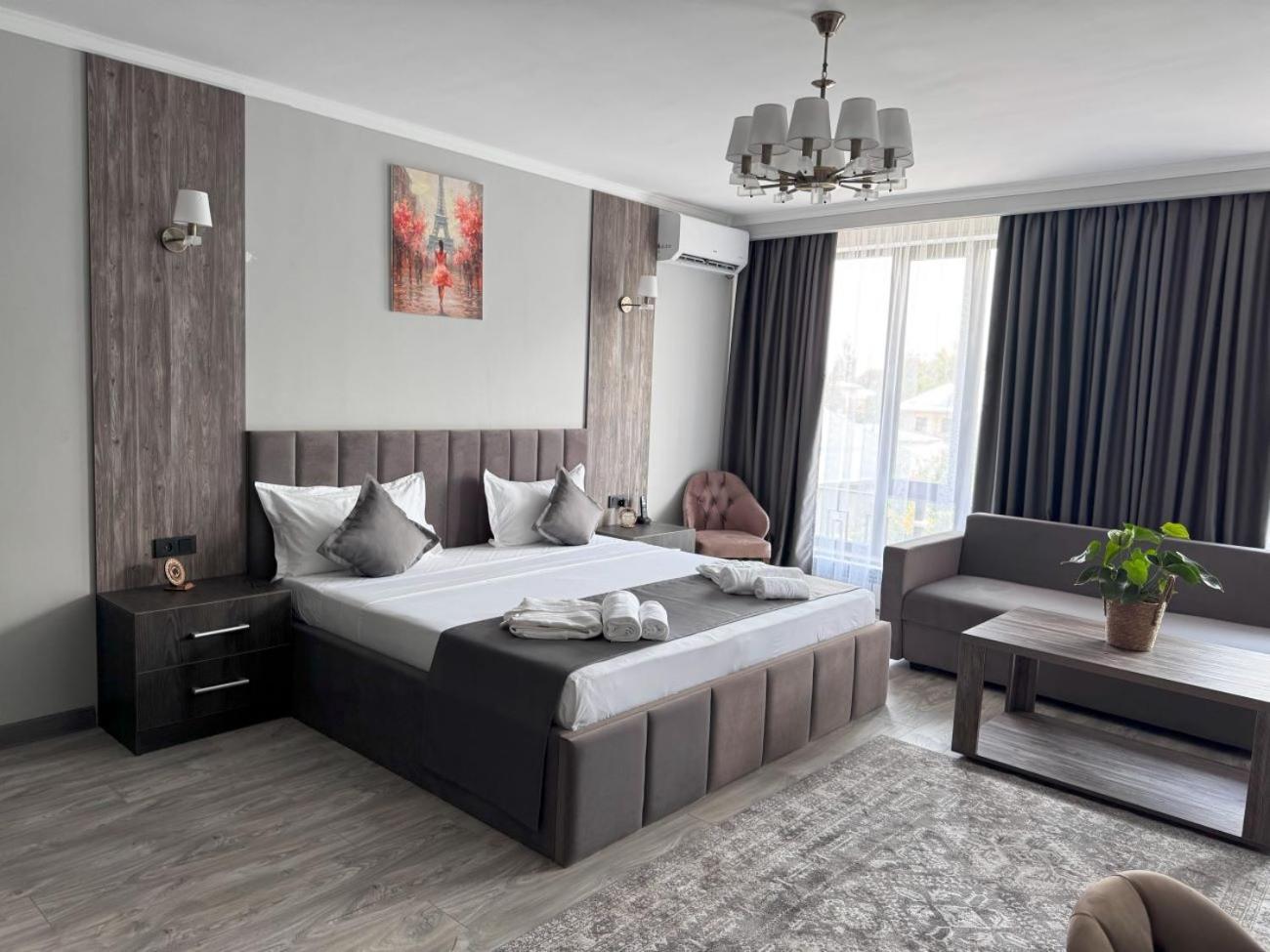 Deluxe Family Room photo 1