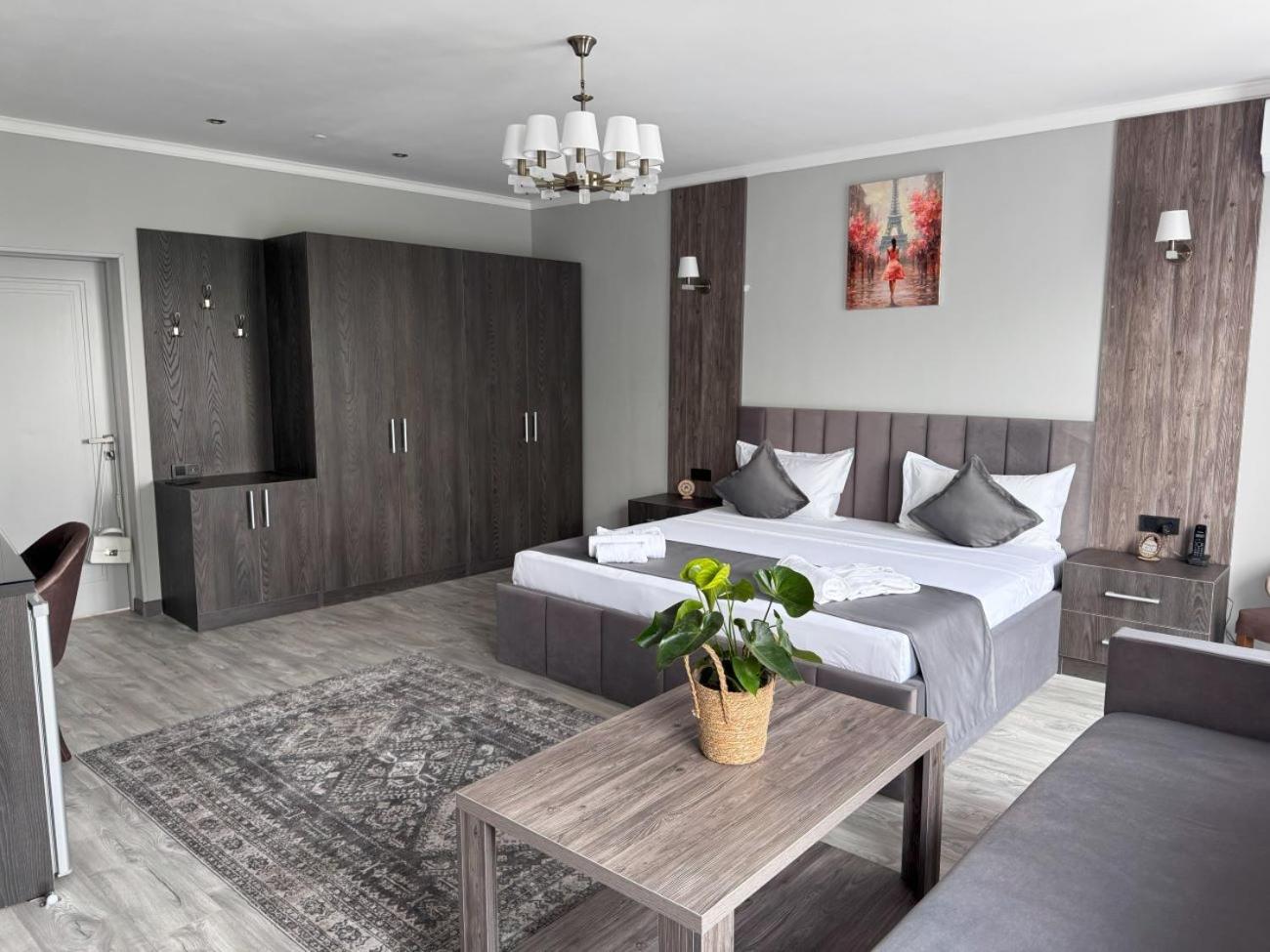 Deluxe Family Room photo 3