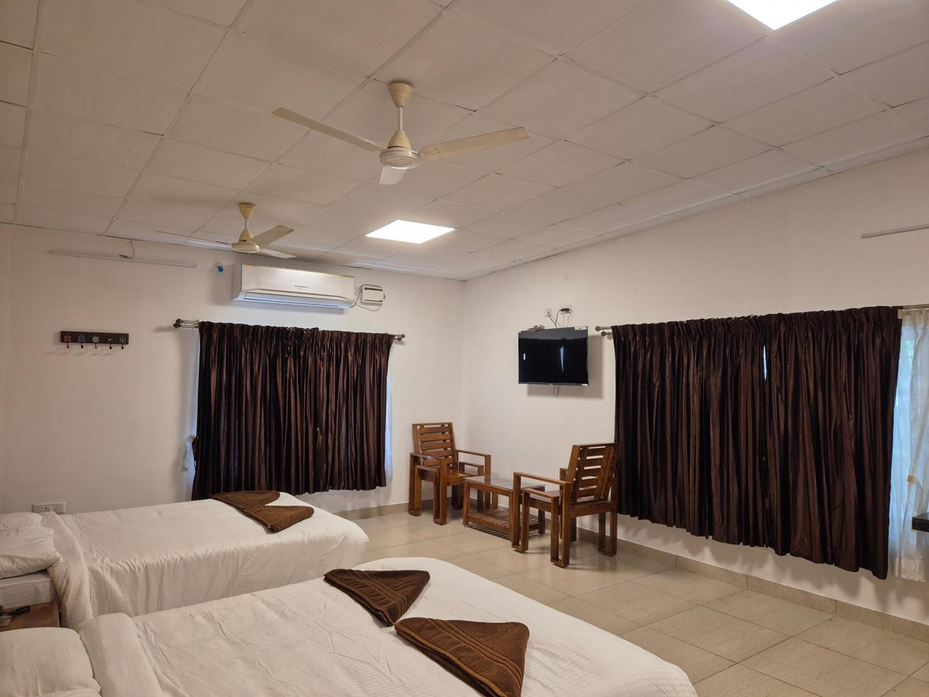 Deluxe Family Room - Photo 2