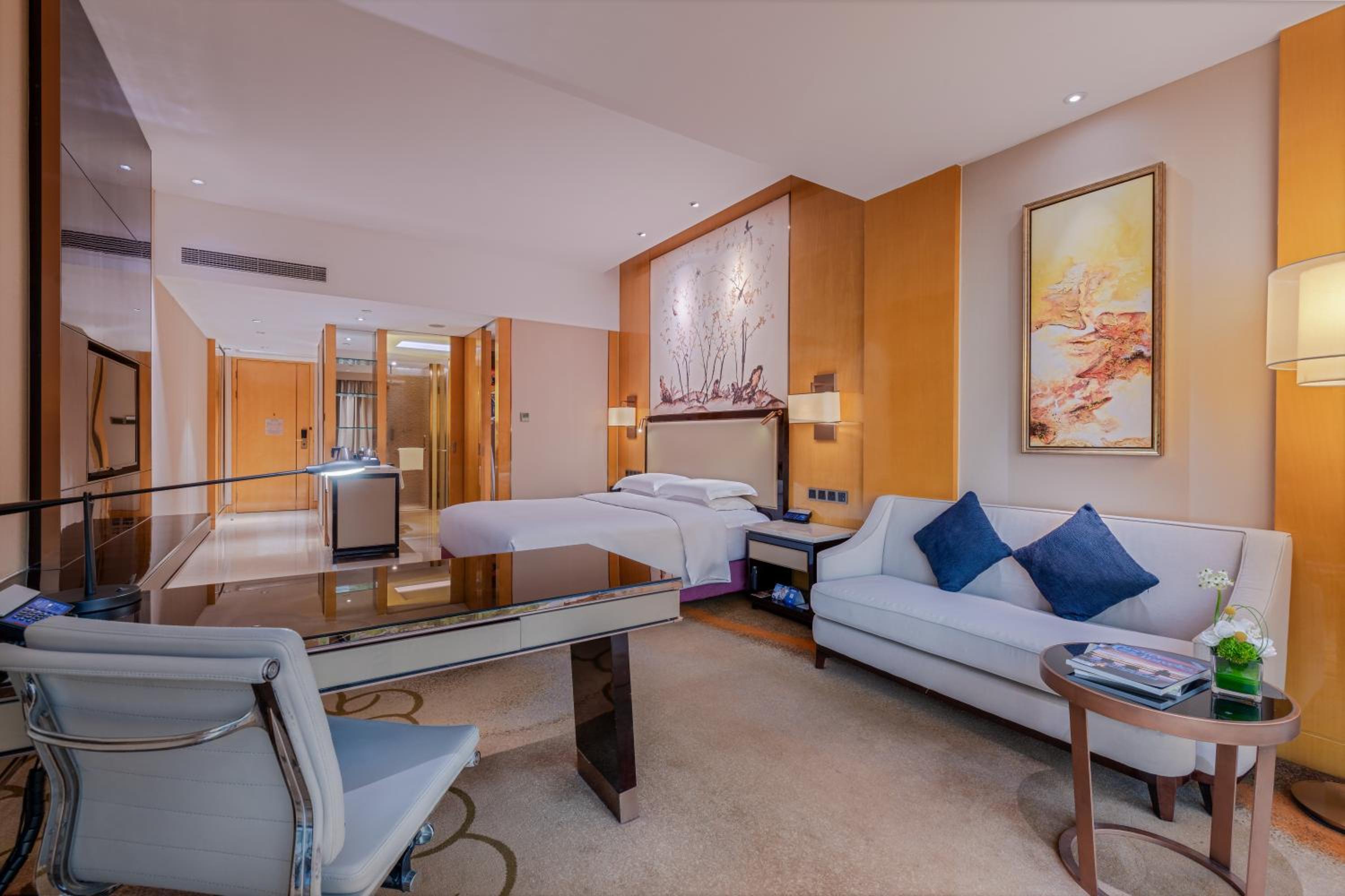 Premier King Room with River View photo 2