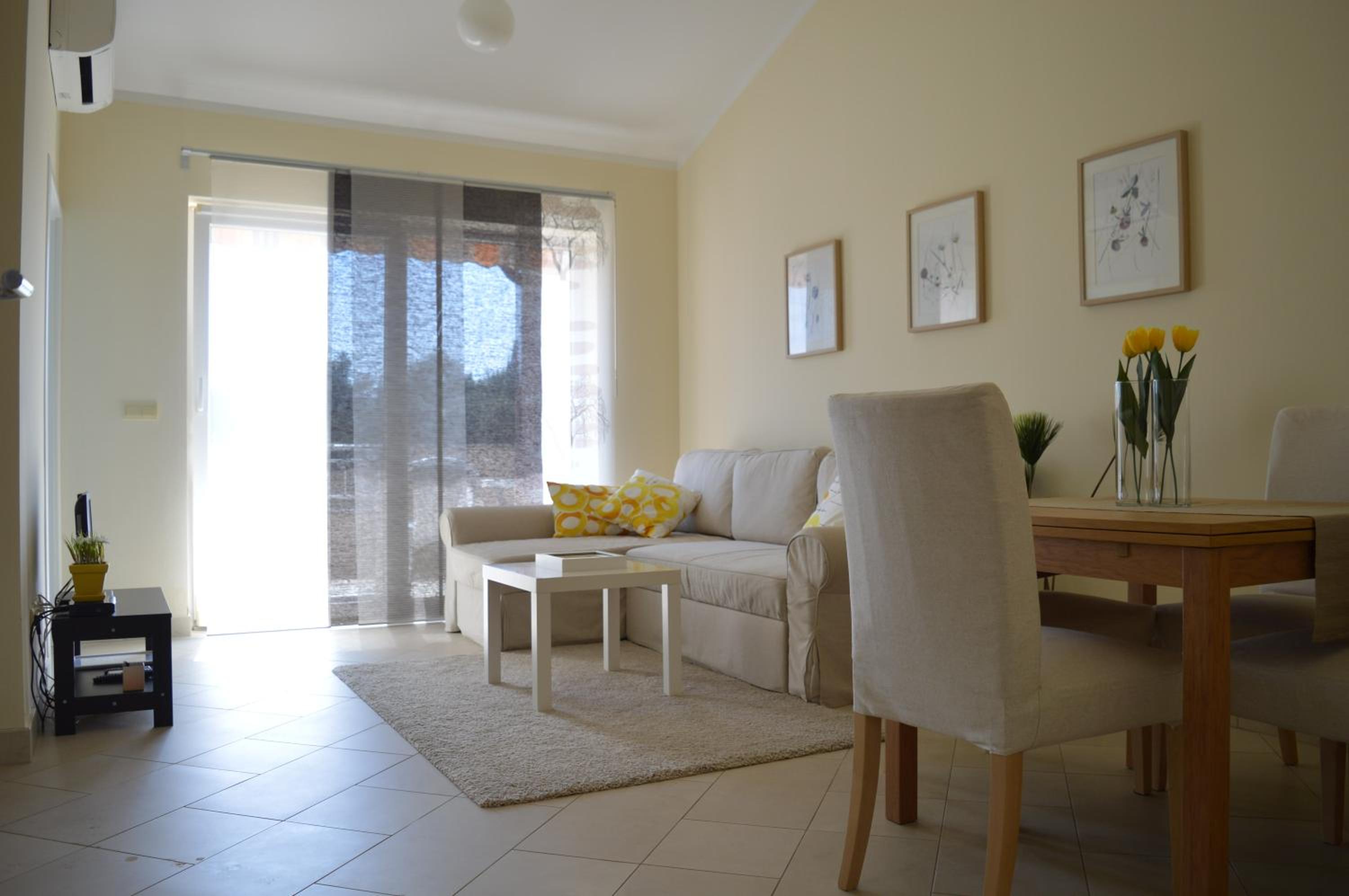 One-Bedroom Apartment with Sea View - Photo 1