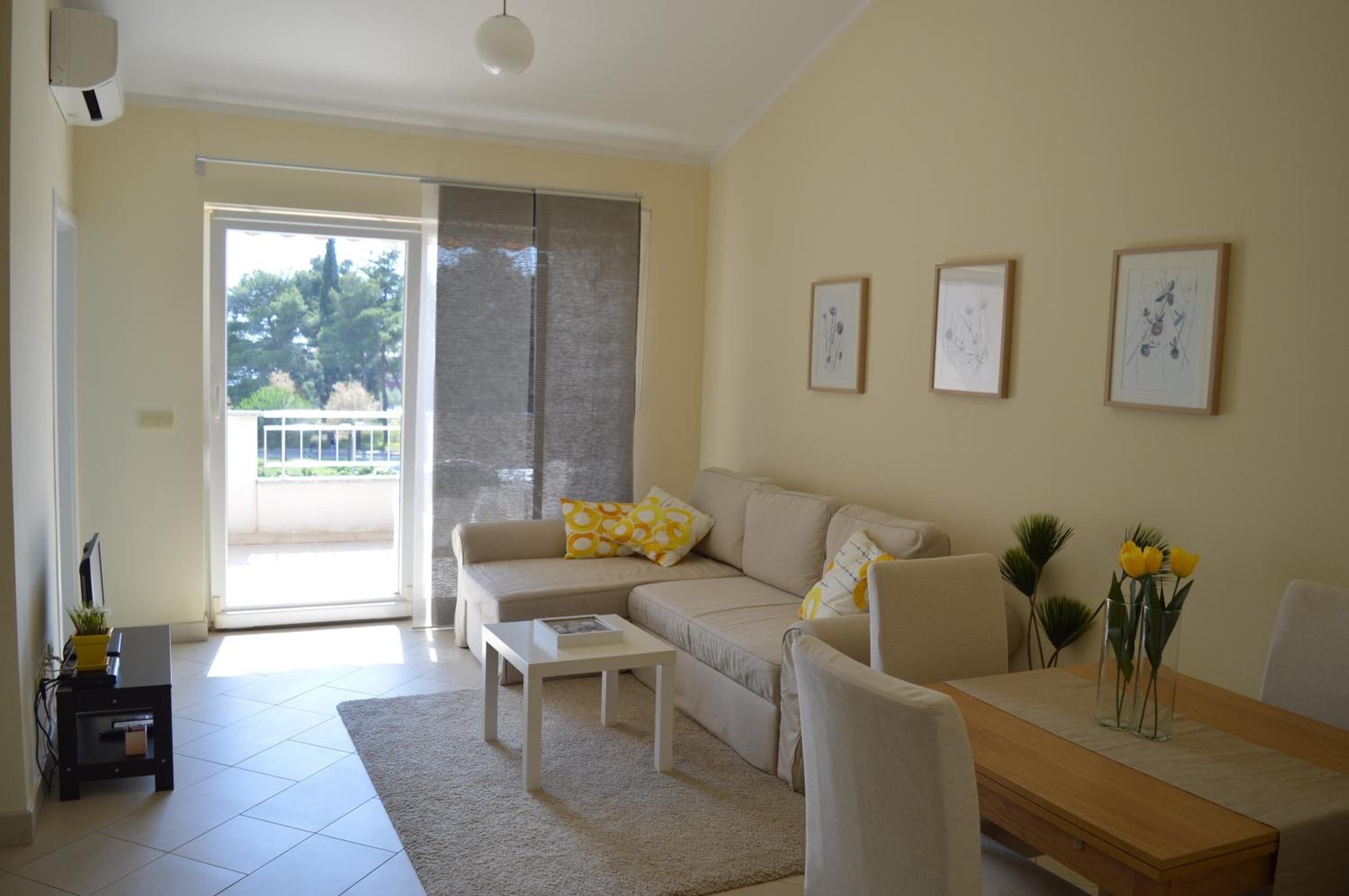One-Bedroom Apartment with Sea View - Photo 11
