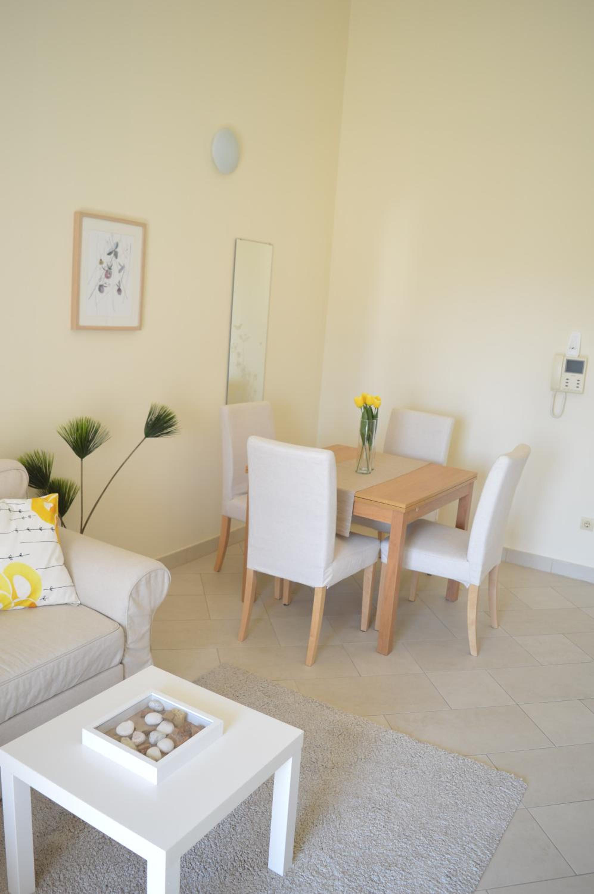 One-Bedroom Apartment with Sea View - Photo 9