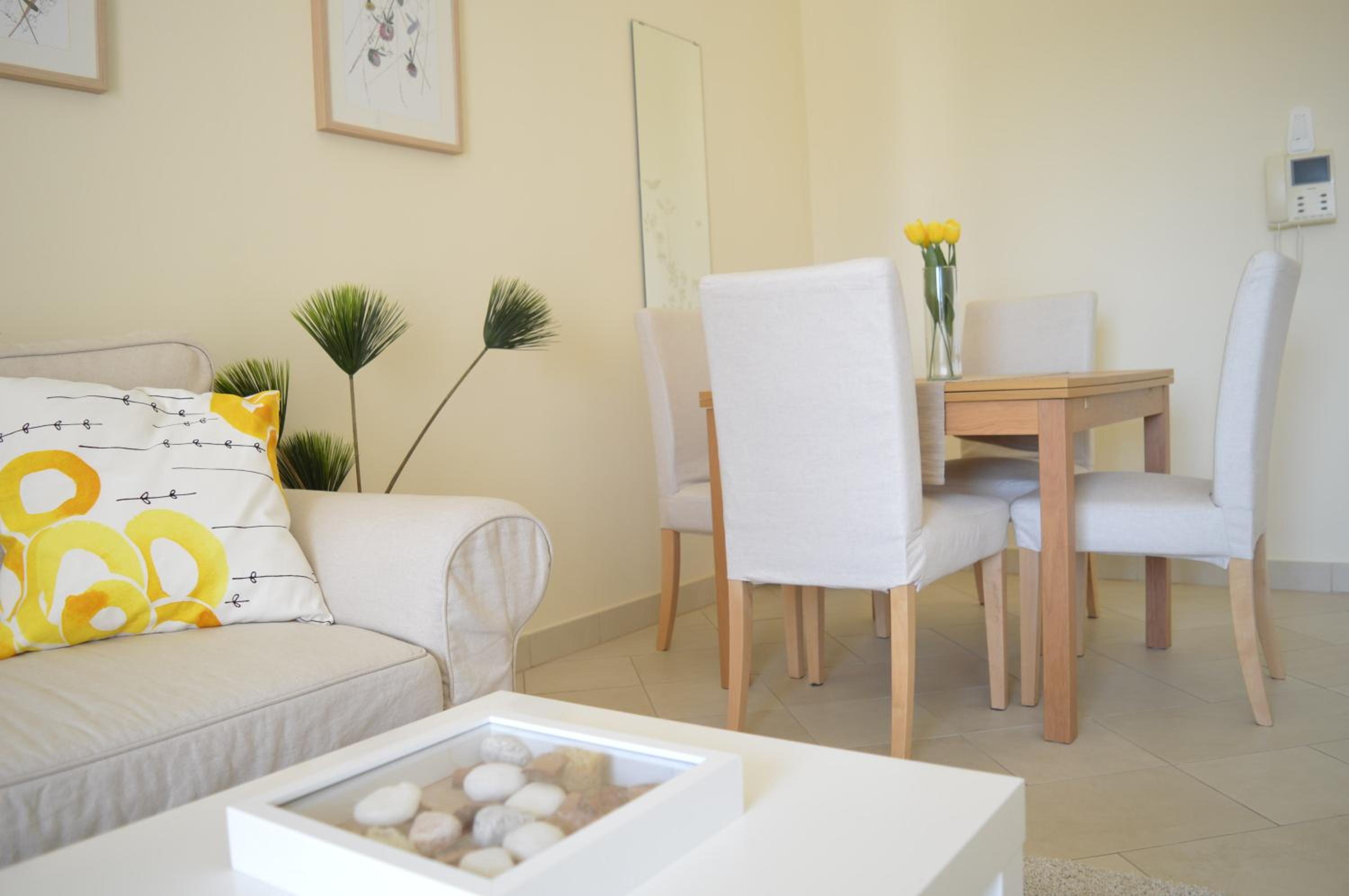 One-Bedroom Apartment with Sea View - Photo 13
