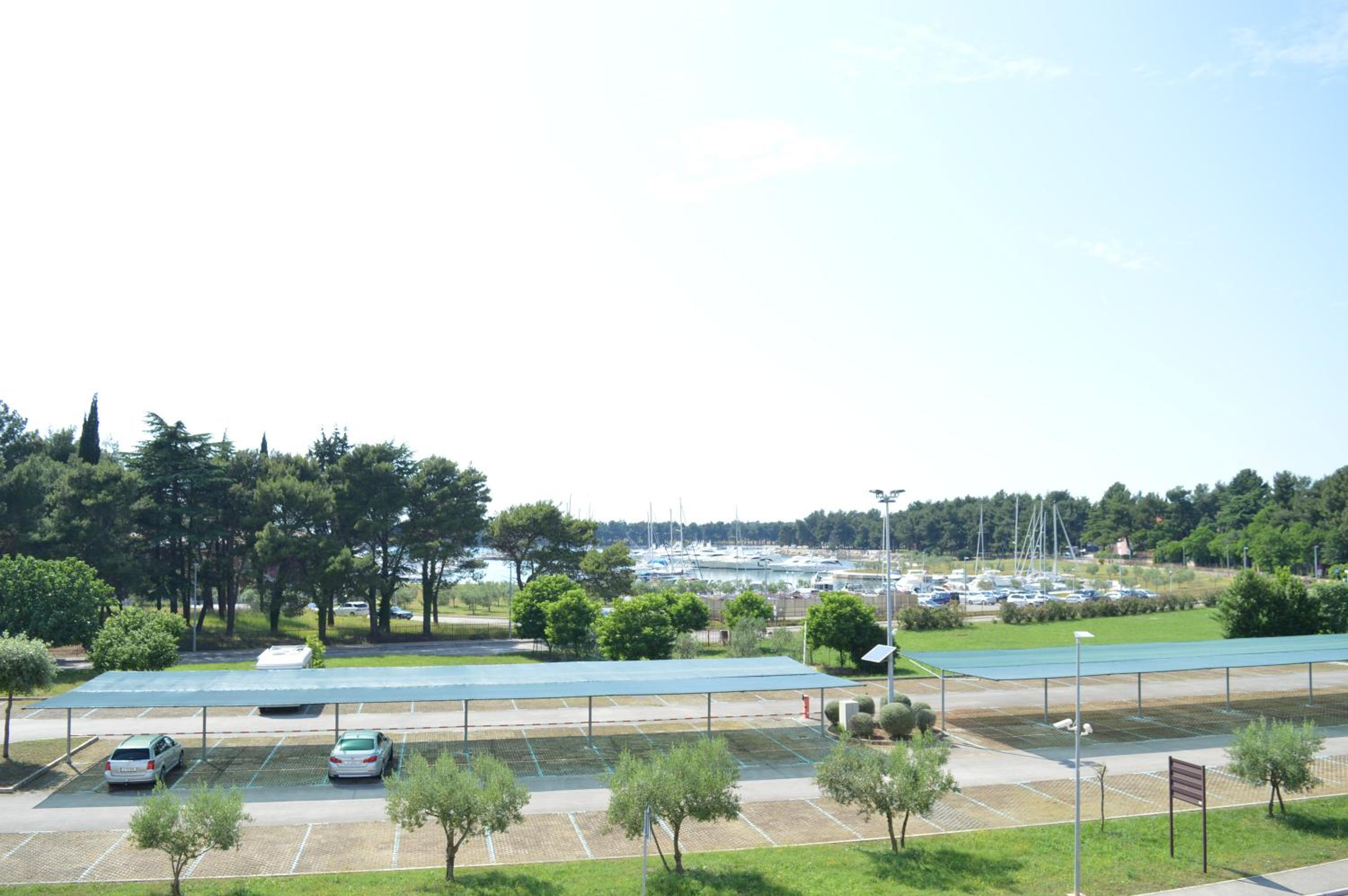 One-Bedroom Apartment with Sea View - Photo 18