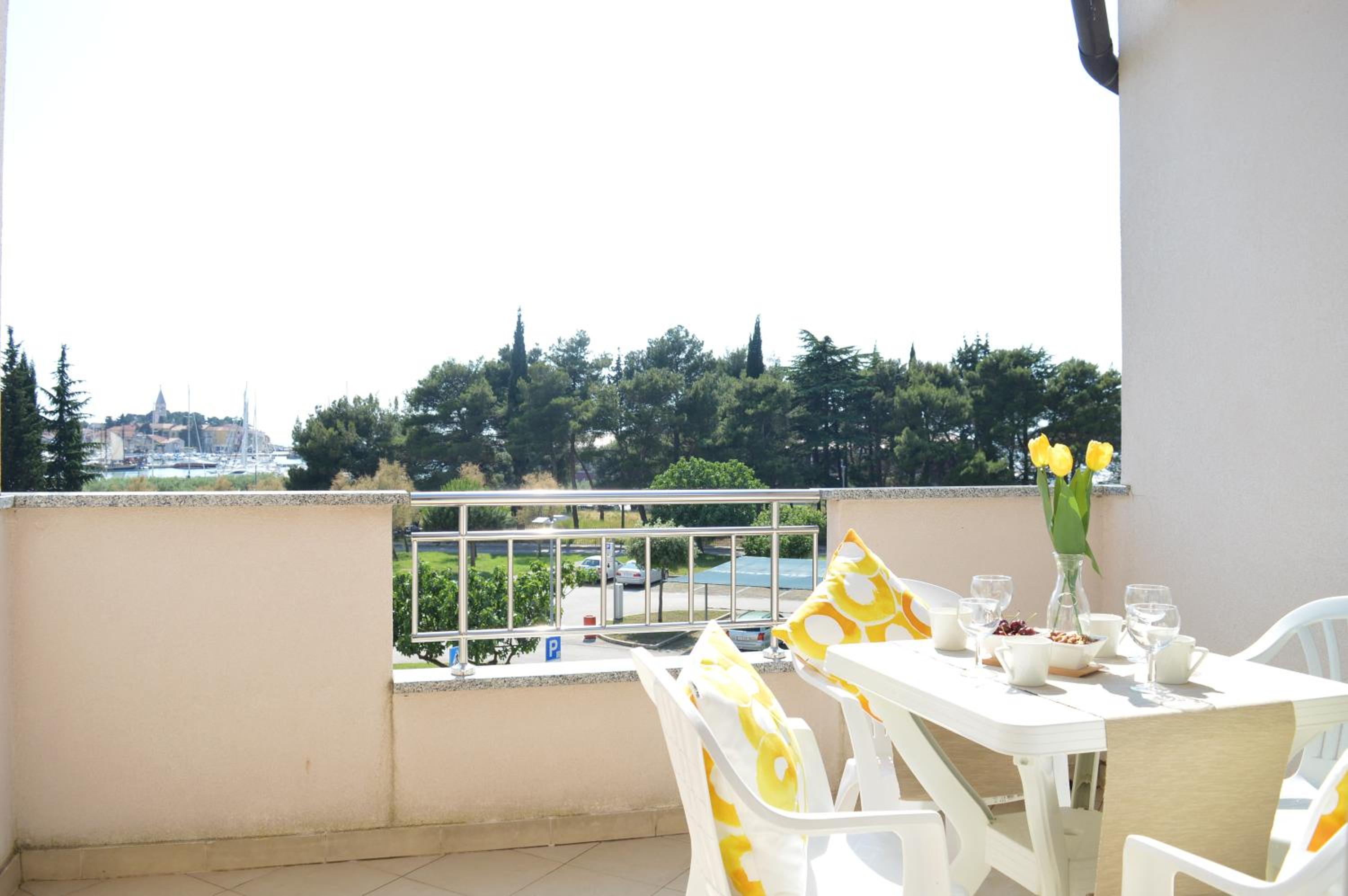 One-Bedroom Apartment with Sea View - Photo 2