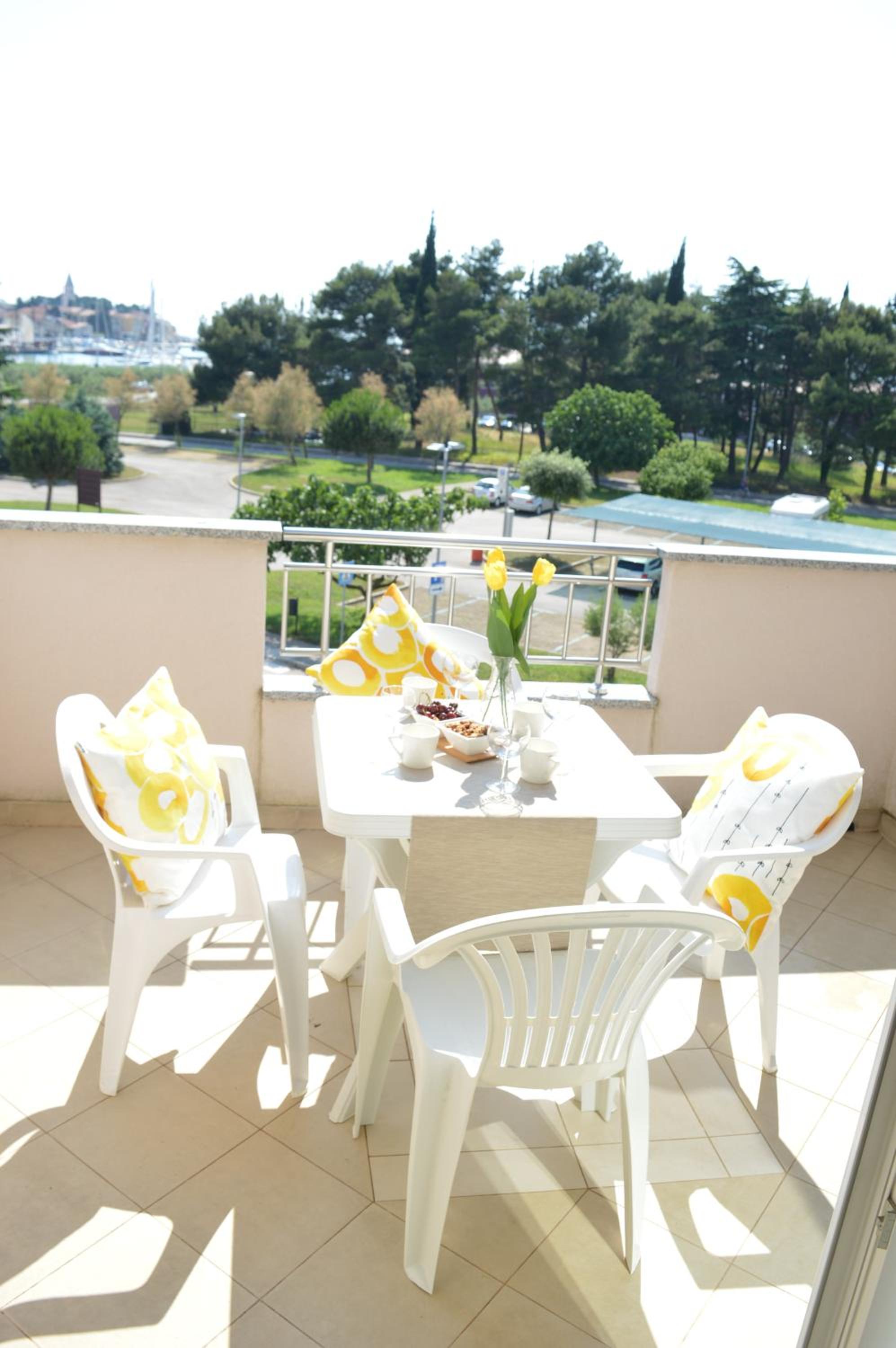 One-Bedroom Apartment with Sea View - Photo 4
