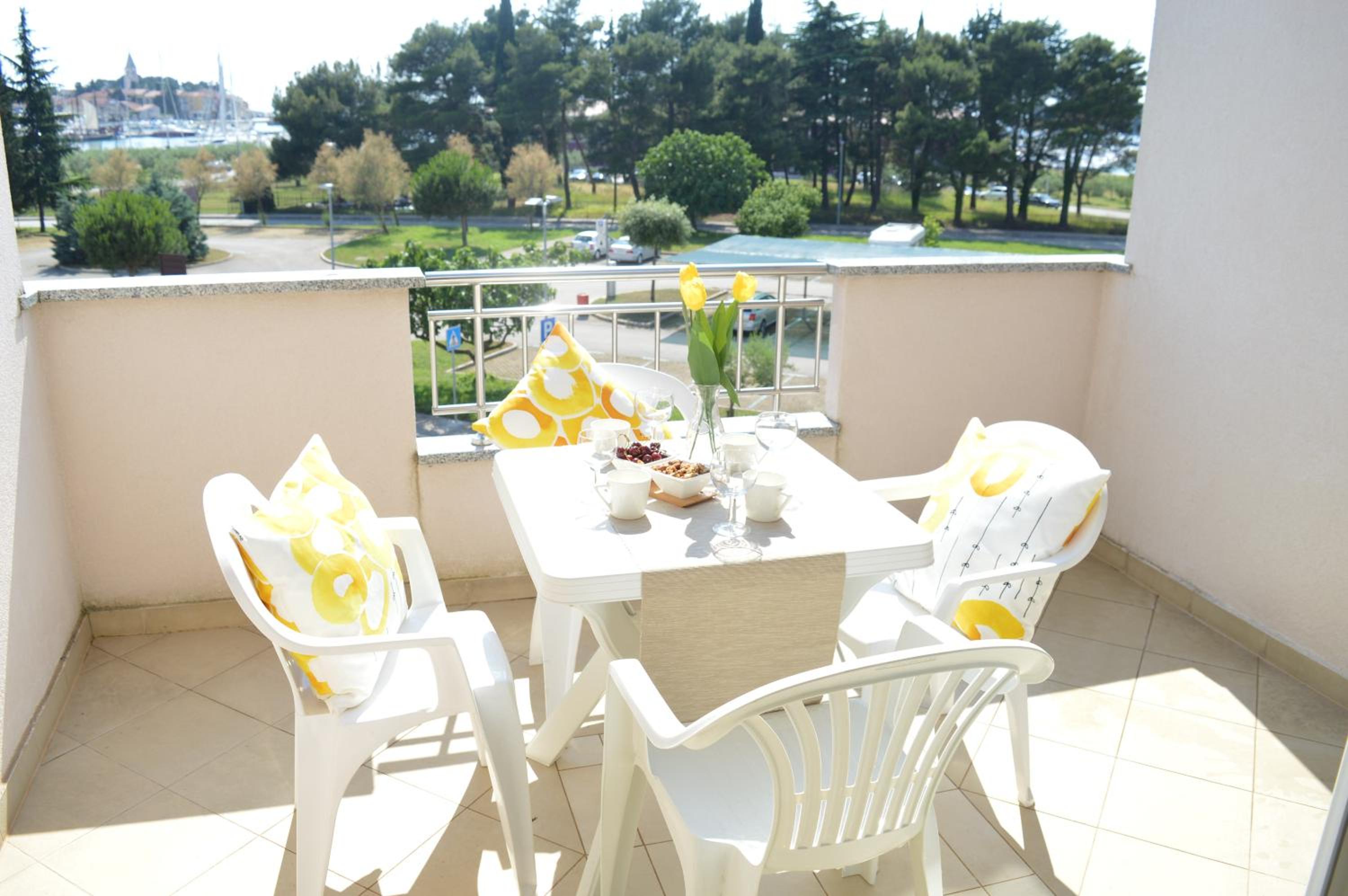 One-Bedroom Apartment with Sea View - Photo 5