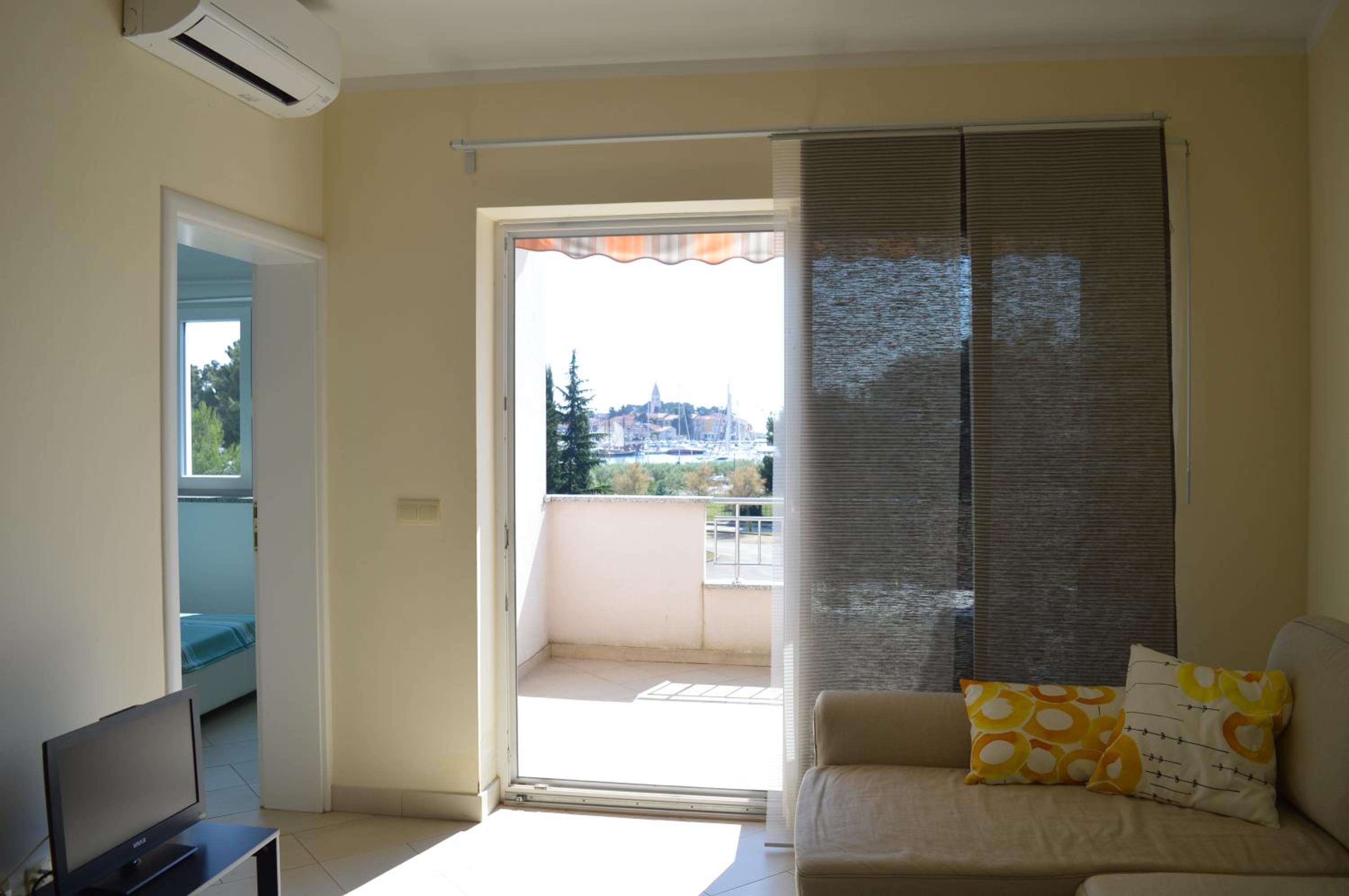 One-Bedroom Apartment with Sea View - Photo 8