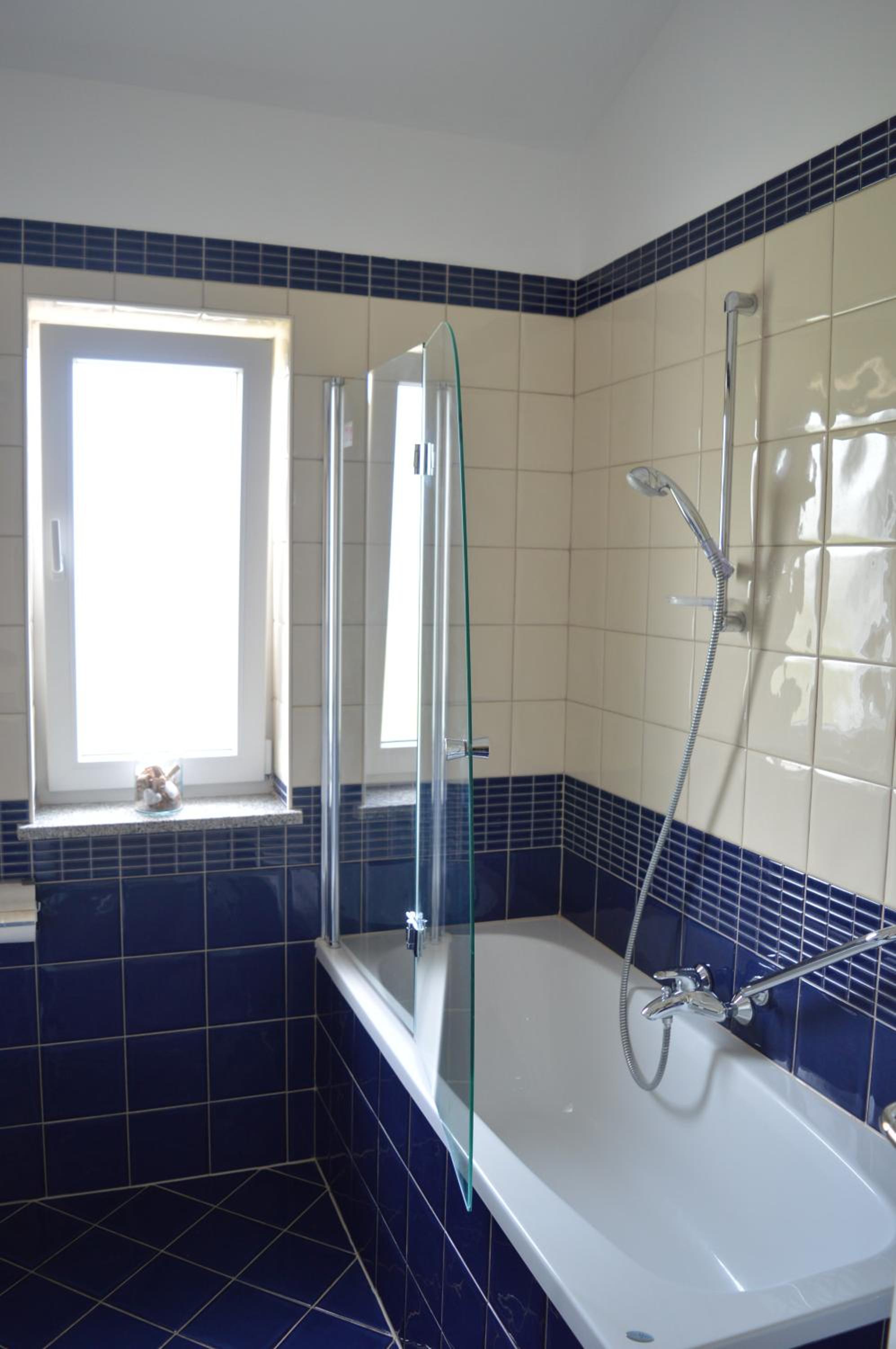 Three-Bedroom Apartment with Terrace and Sea View - Photo 26