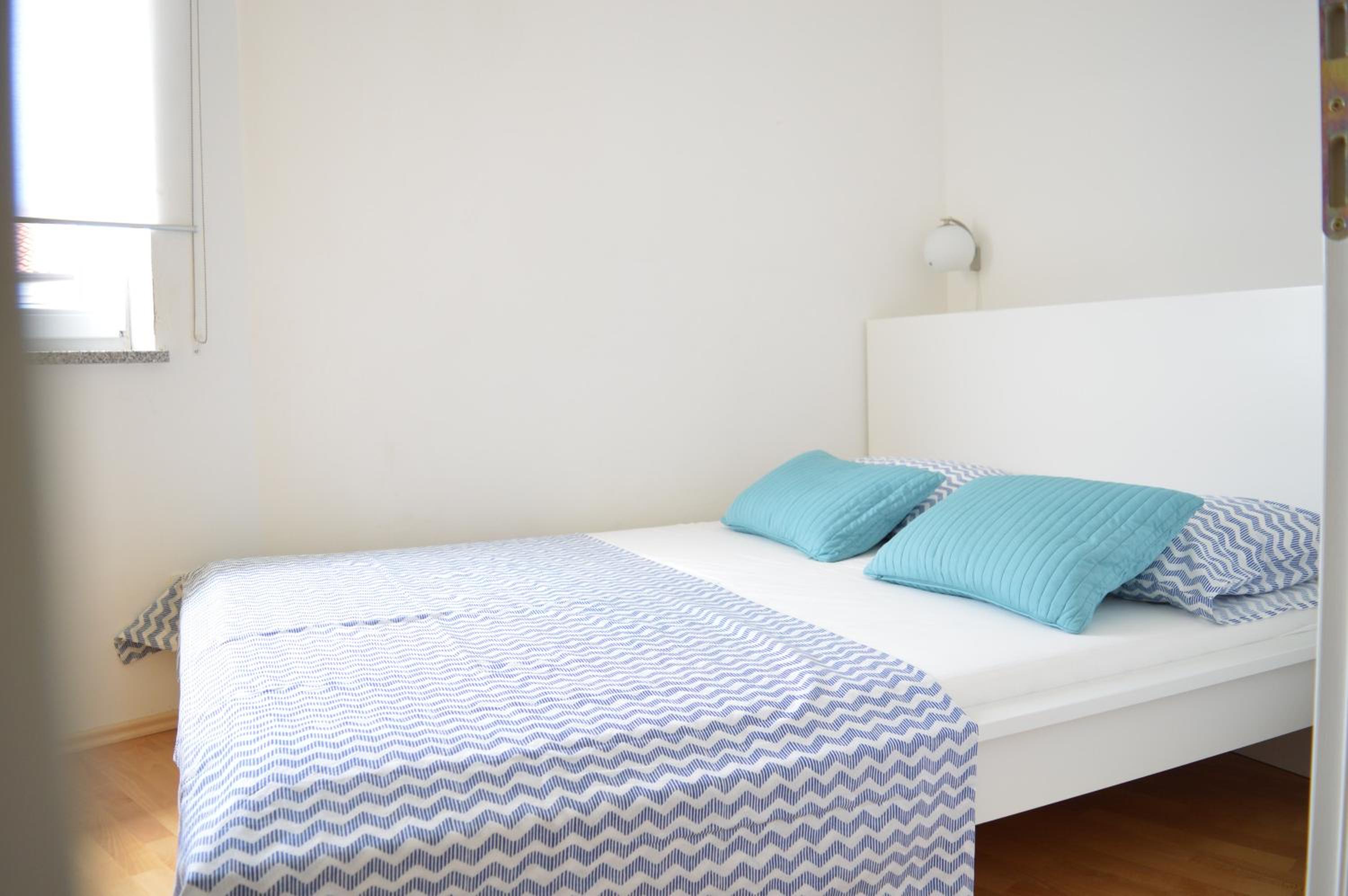 Three-Bedroom Apartment with Terrace and Sea View - Photo 42