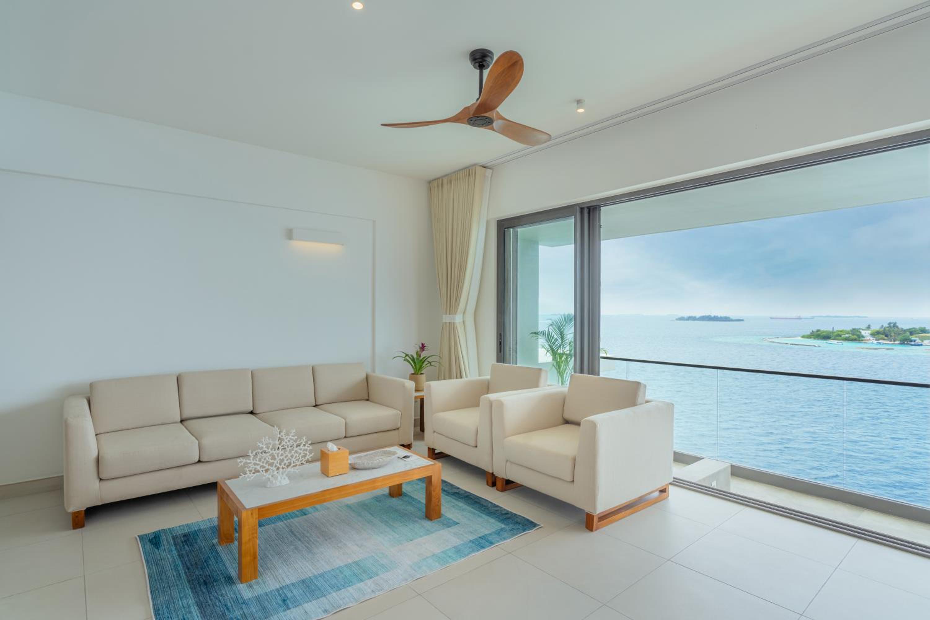 Premium Sea Front 3 Bedroom Master Suite (Free Airport Transfer)