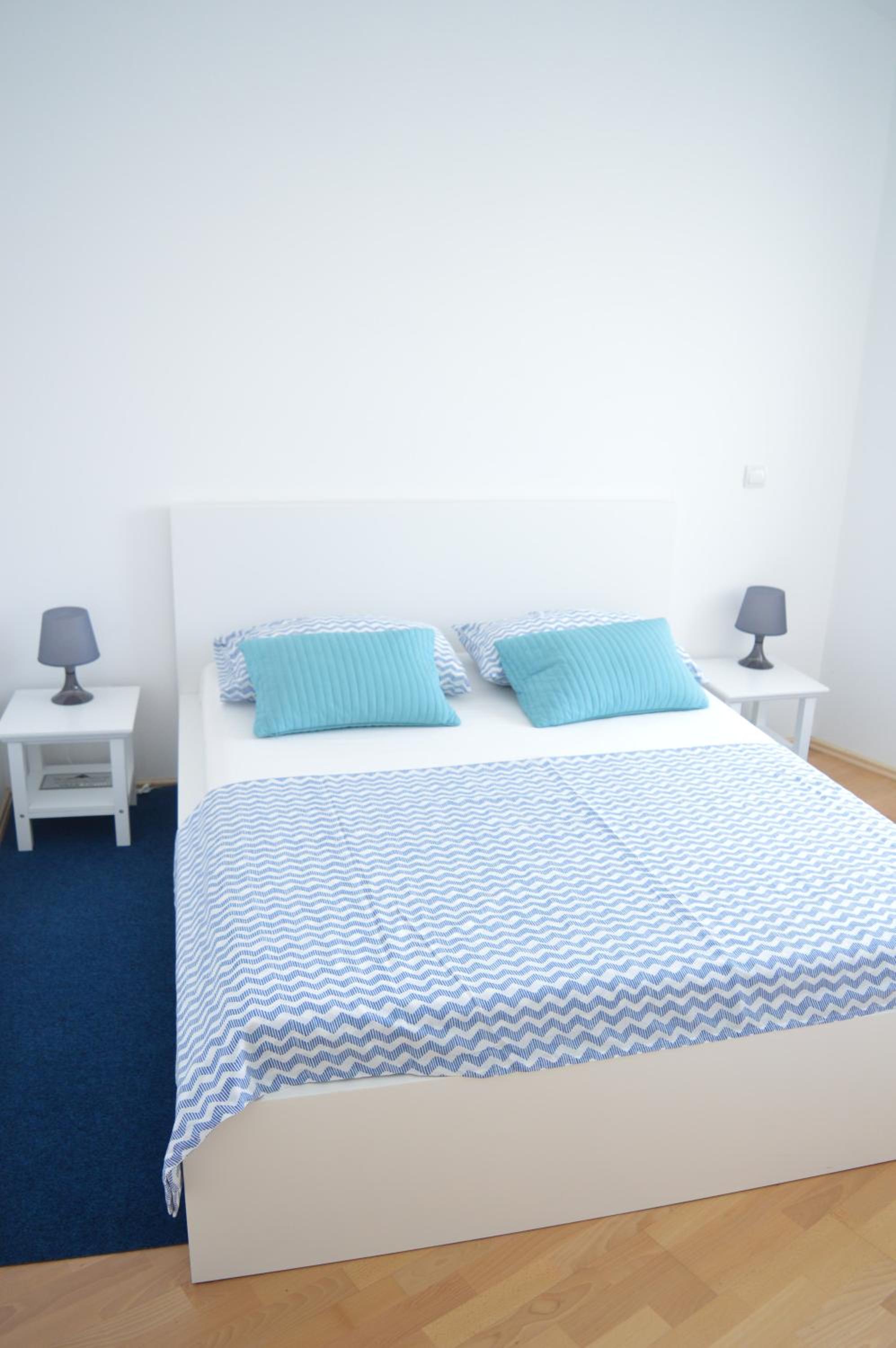 Three-Bedroom Apartment with Terrace and Sea View - Photo 4
