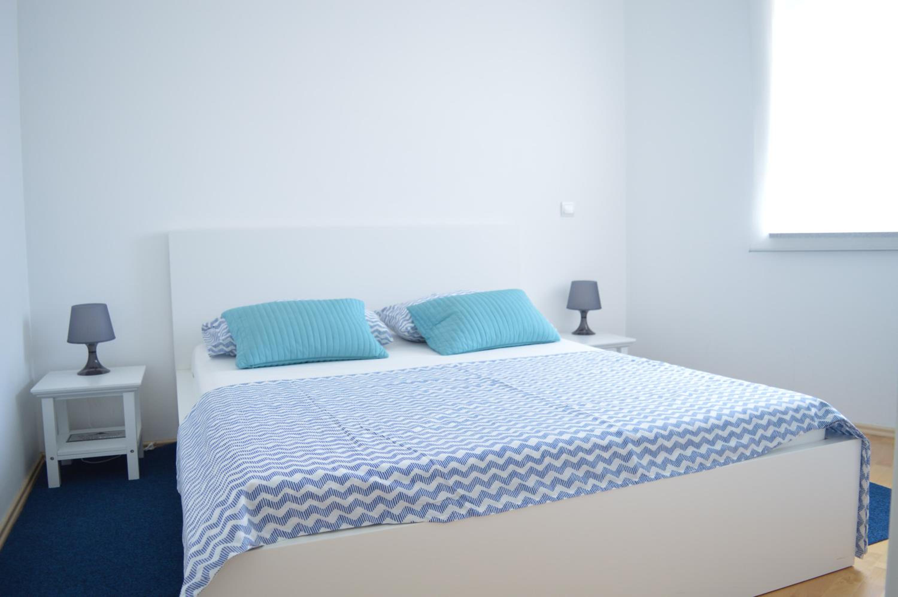 Three-Bedroom Apartment with Terrace and Sea View - Photo 3