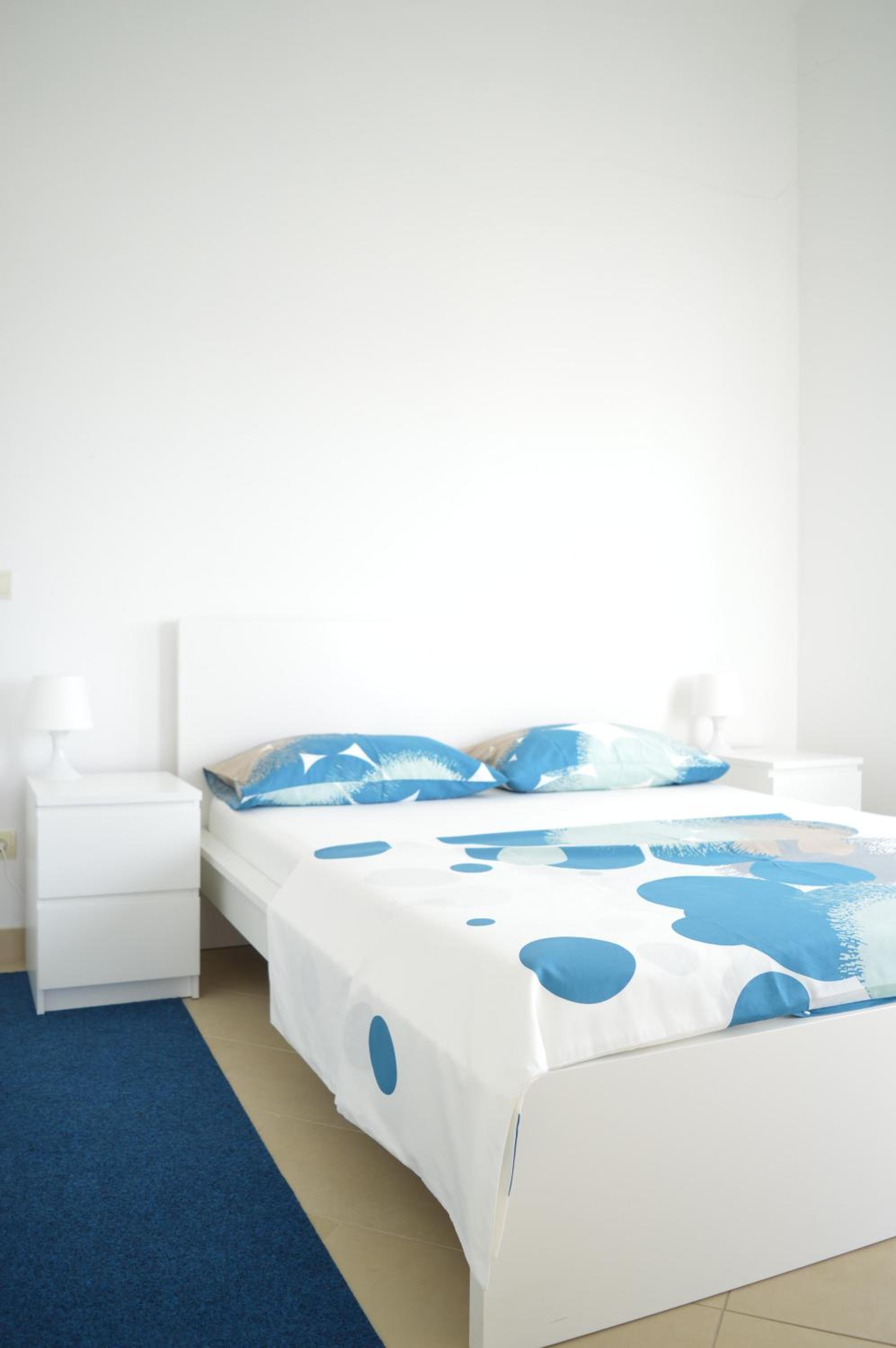 Three-Bedroom Apartment with Terrace and Sea View - Photo 31