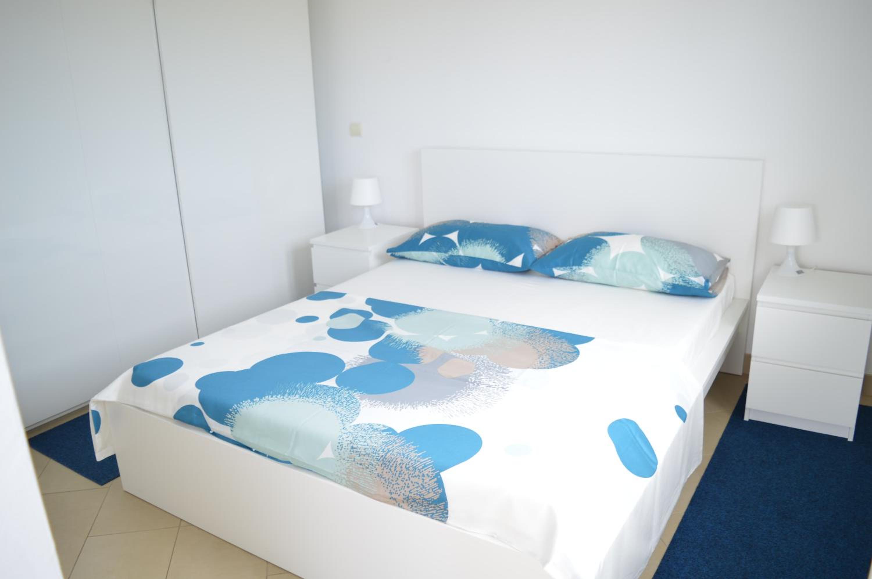 Three-Bedroom Apartment with Terrace and Sea View - Photo 30