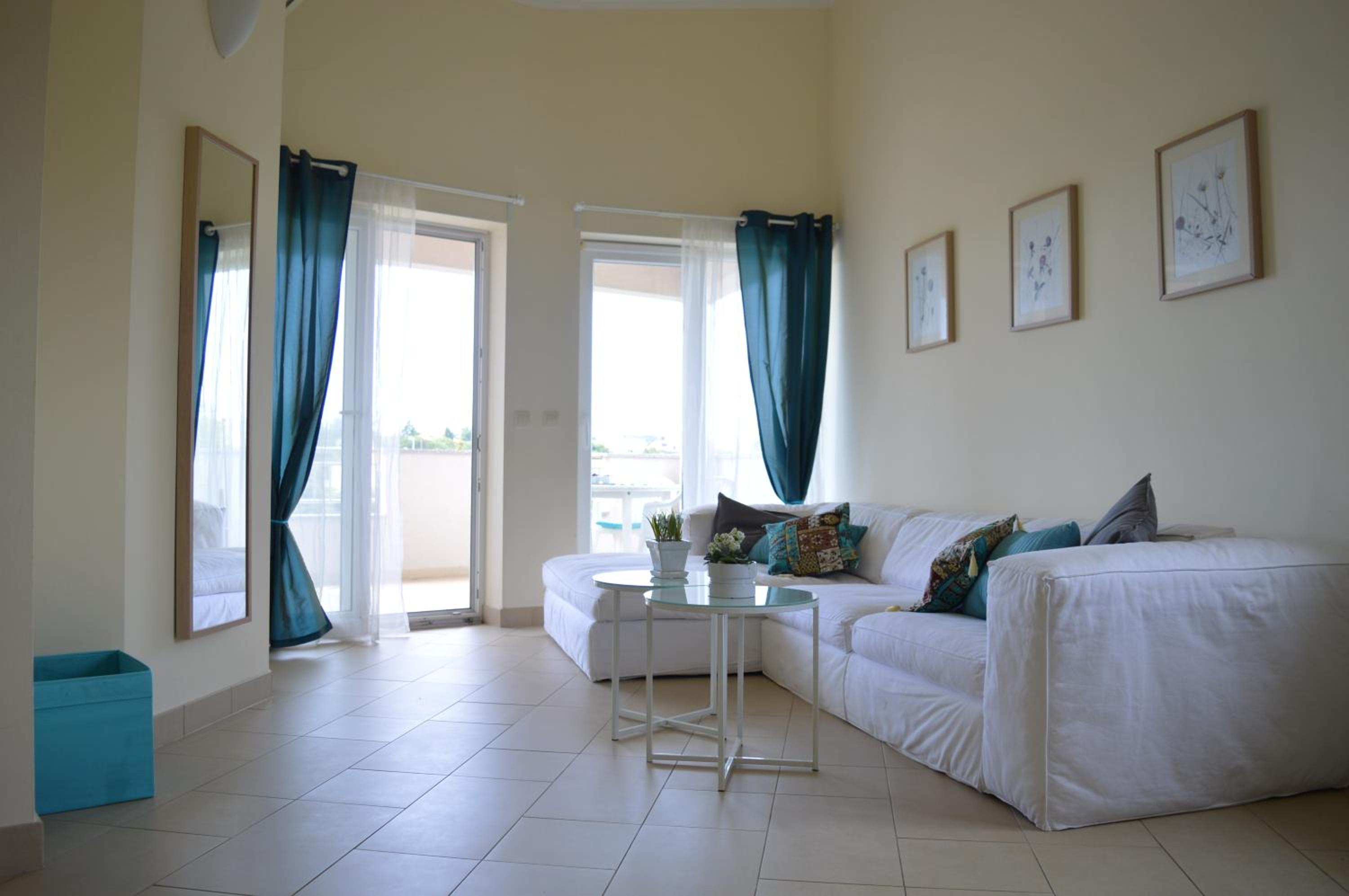 Three-Bedroom Apartment with Terrace and Sea View - Photo 19