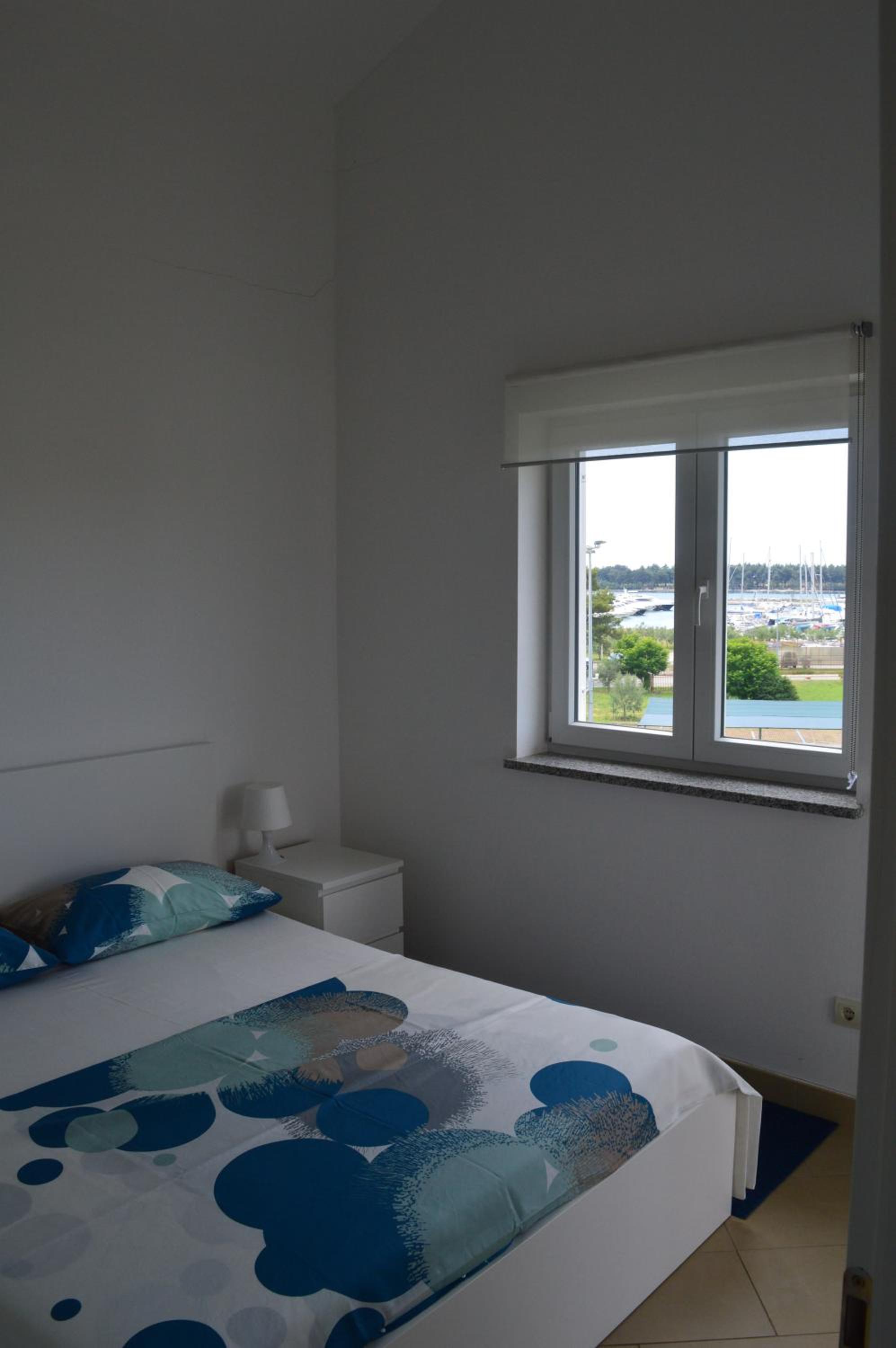 Three-Bedroom Apartment with Terrace and Sea View - Photo 28