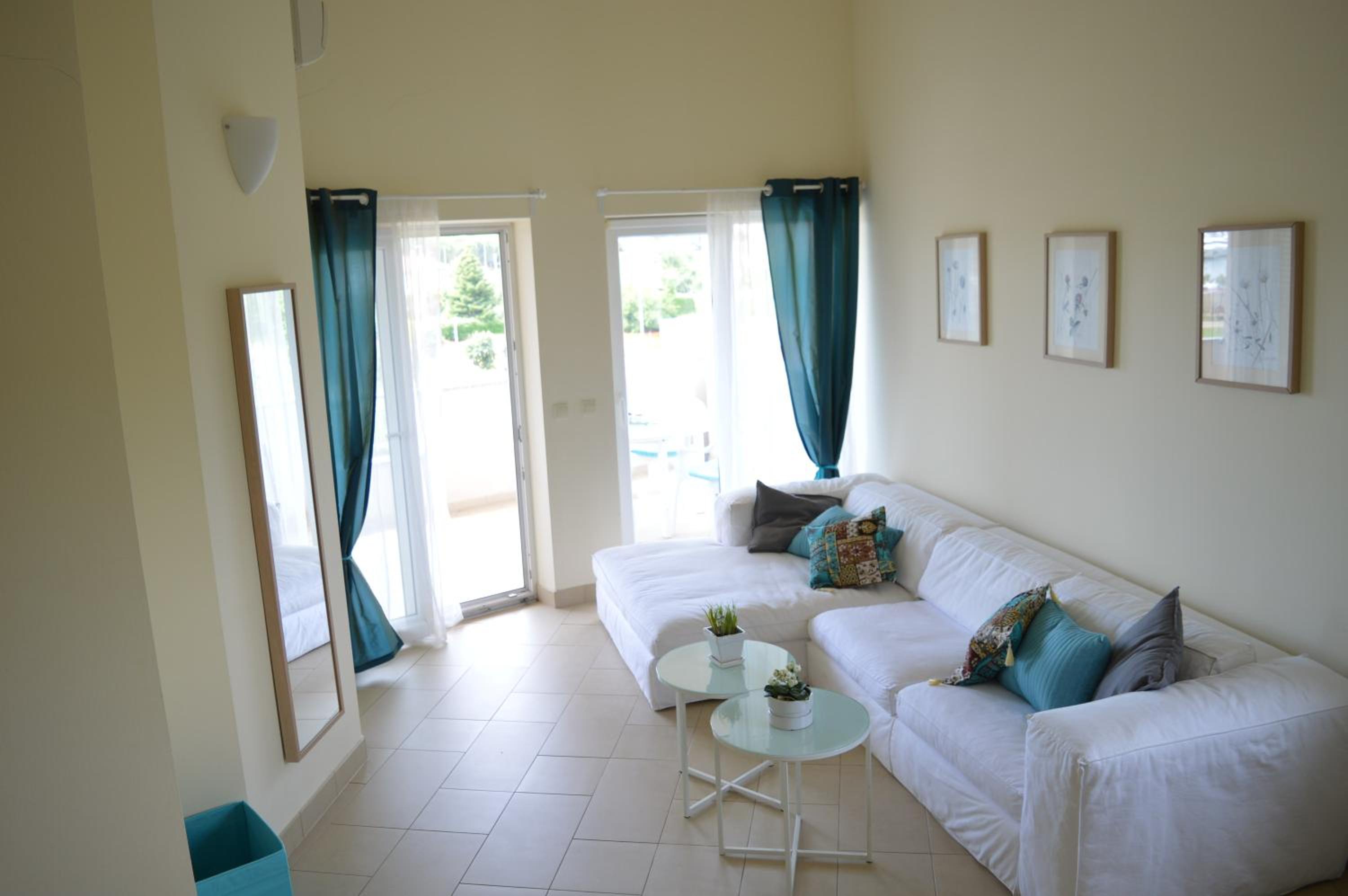 Three-Bedroom Apartment with Terrace and Sea View - Photo 36