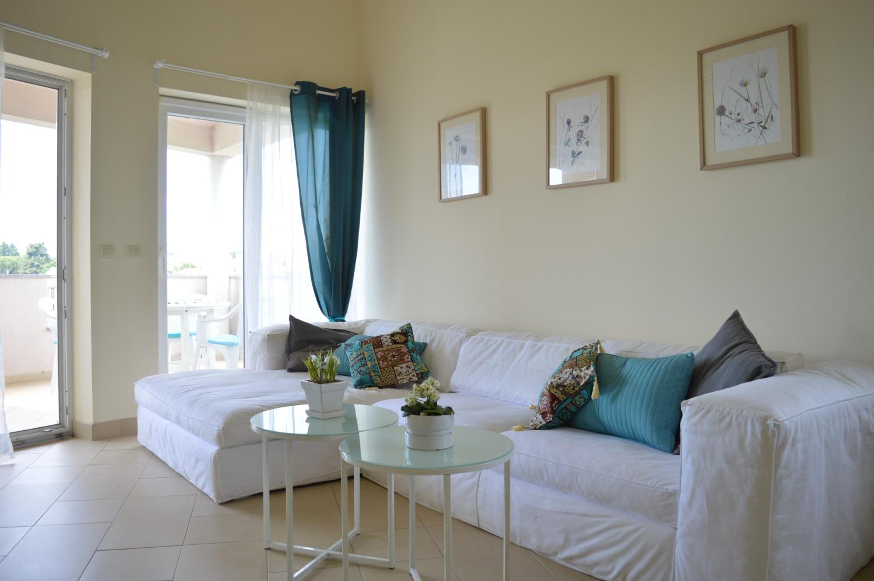 Three-Bedroom Apartment with Terrace and Sea View - Photo 1