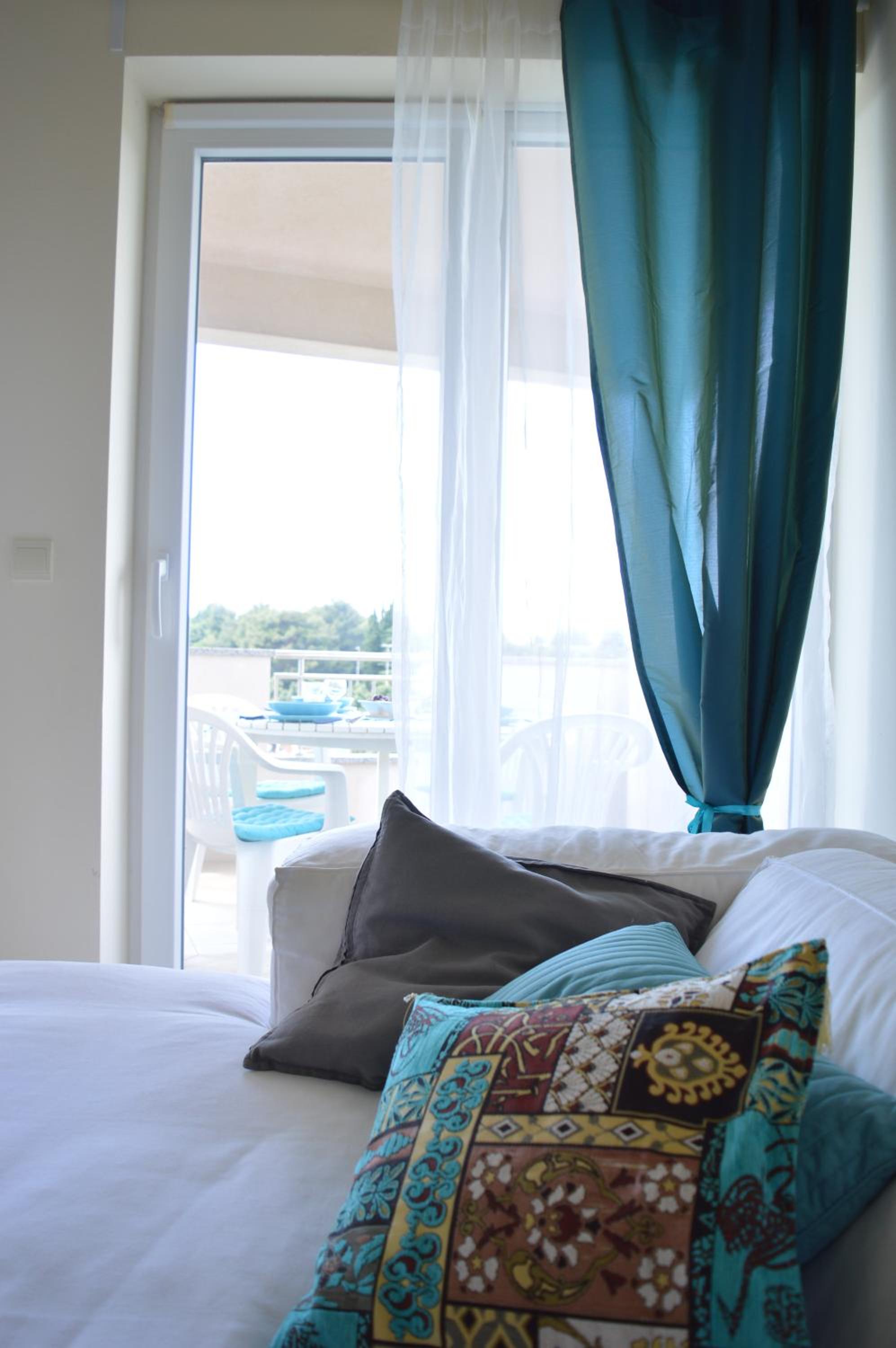 Three-Bedroom Apartment with Terrace and Sea View - Photo 12