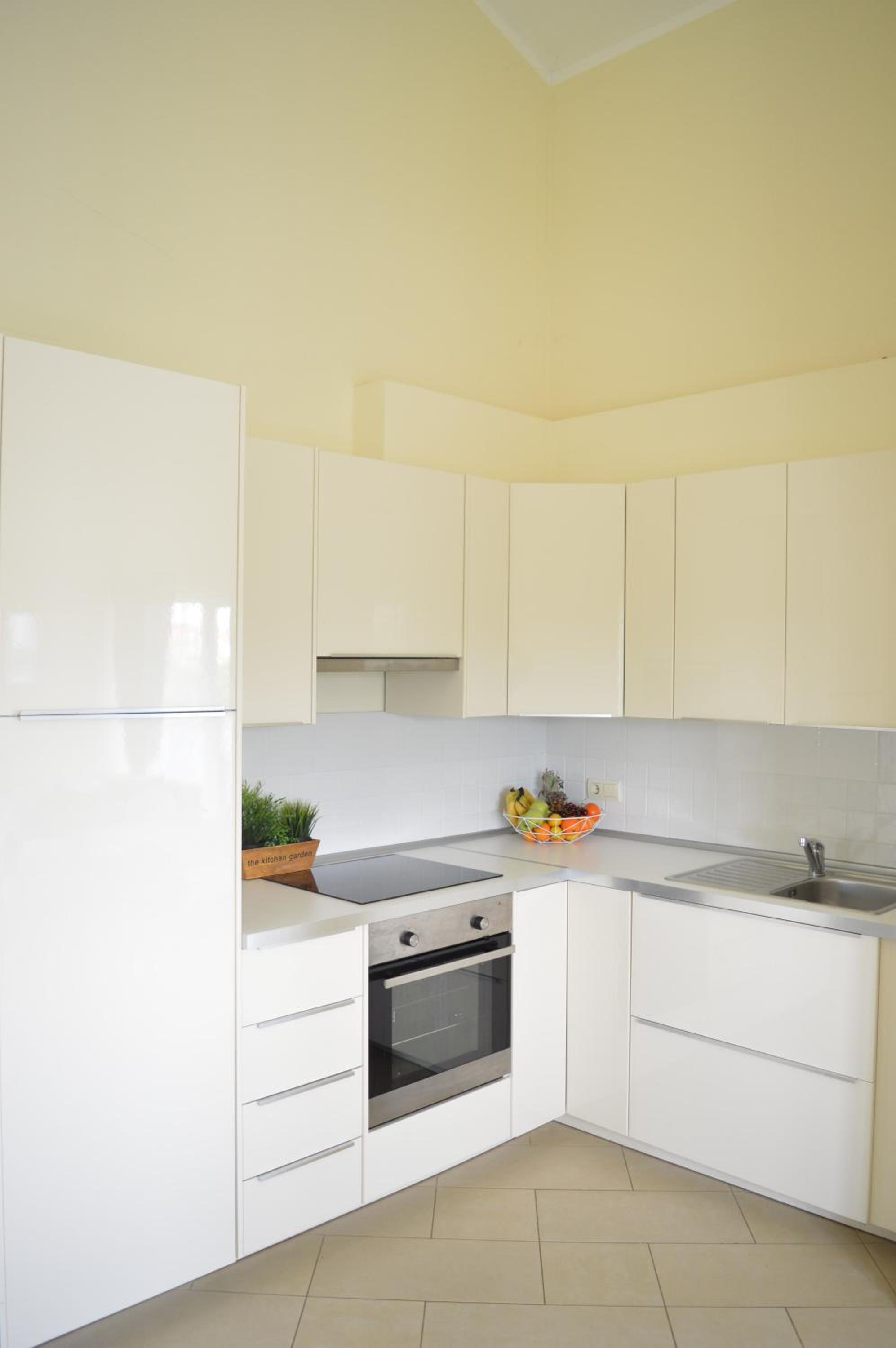Three-Bedroom Apartment with Terrace and Sea View - Photo 13