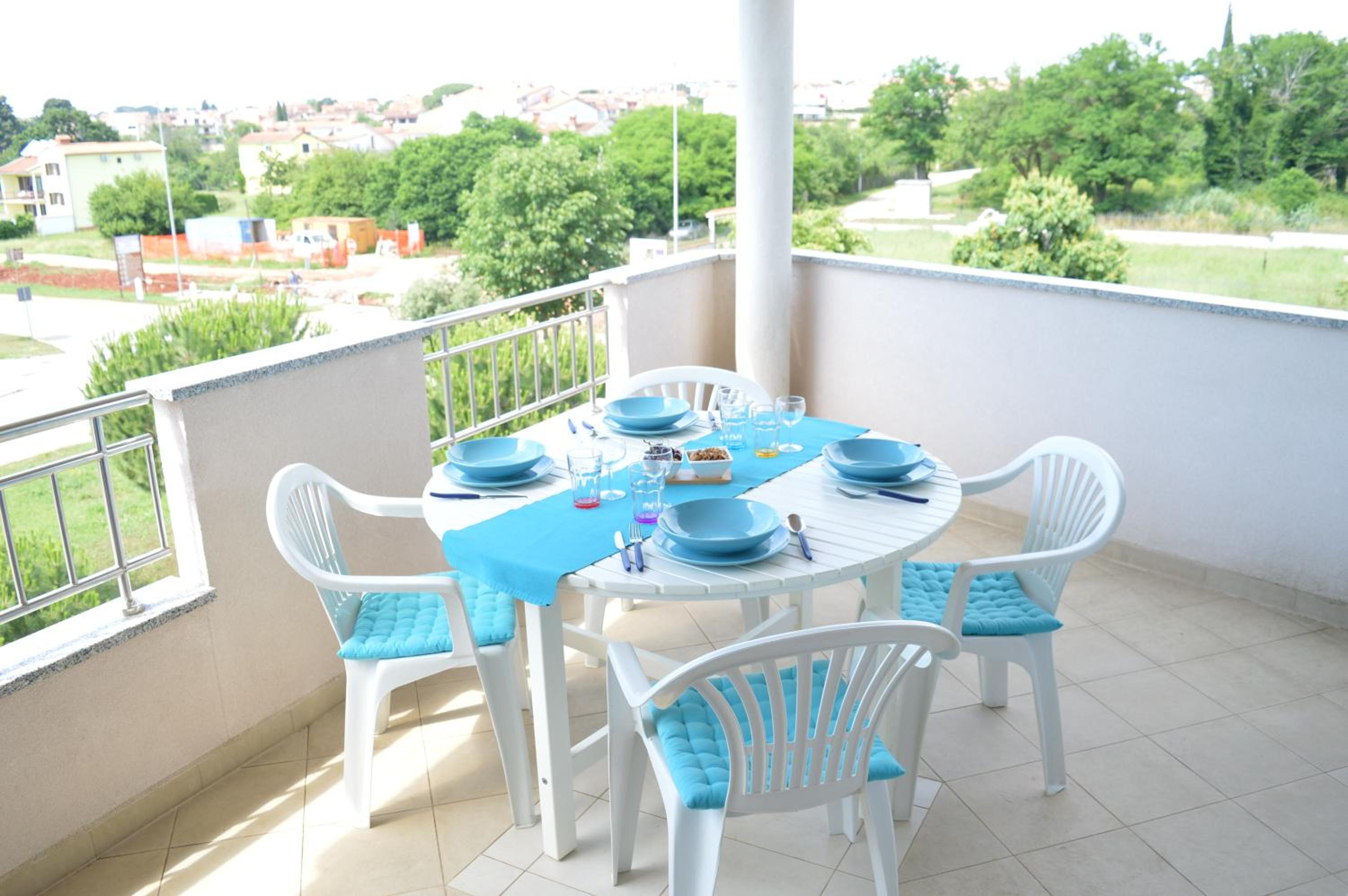 Three-Bedroom Apartment with Terrace and Sea View - Photo 23
