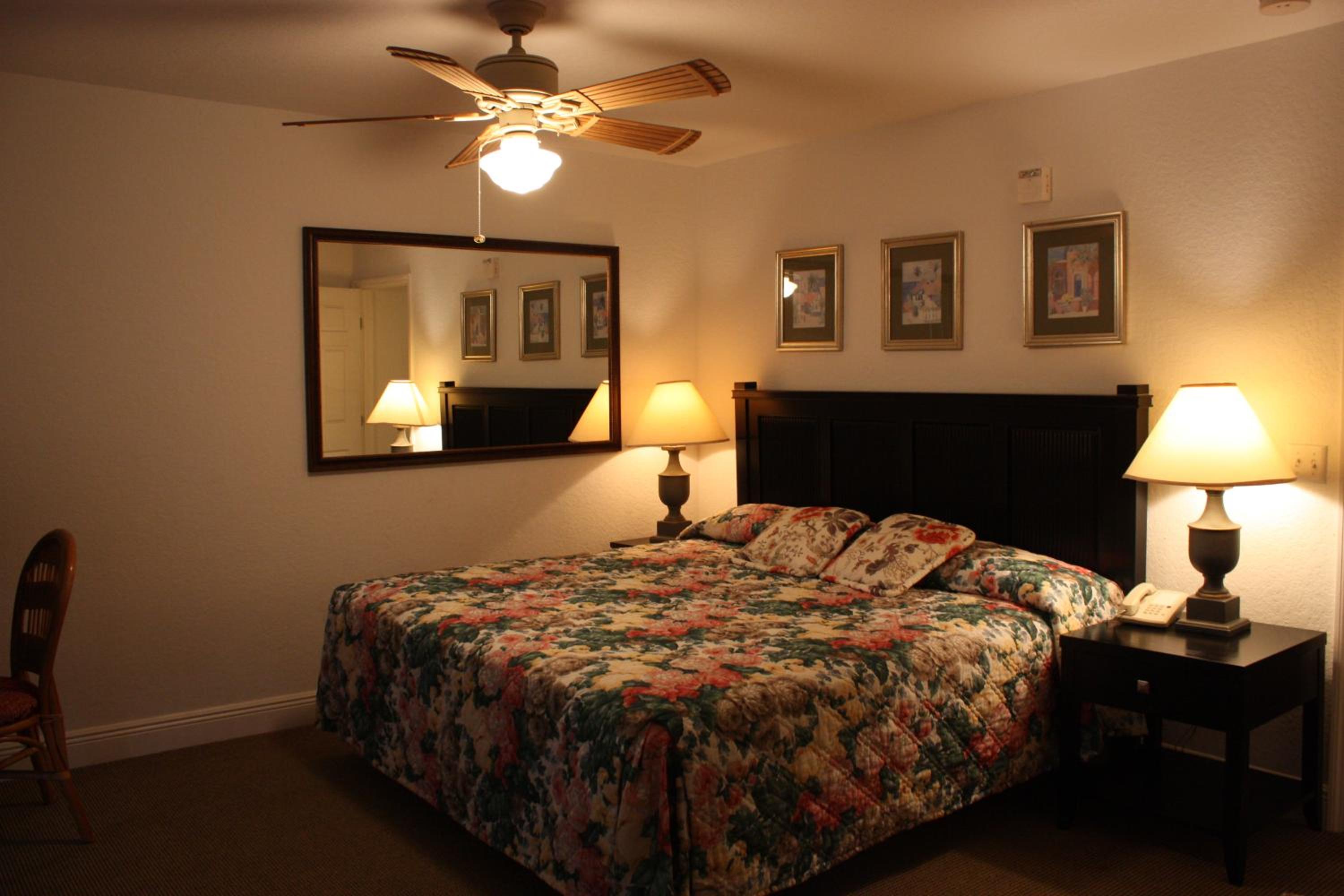 Deluxe Townhouse - Photo 2