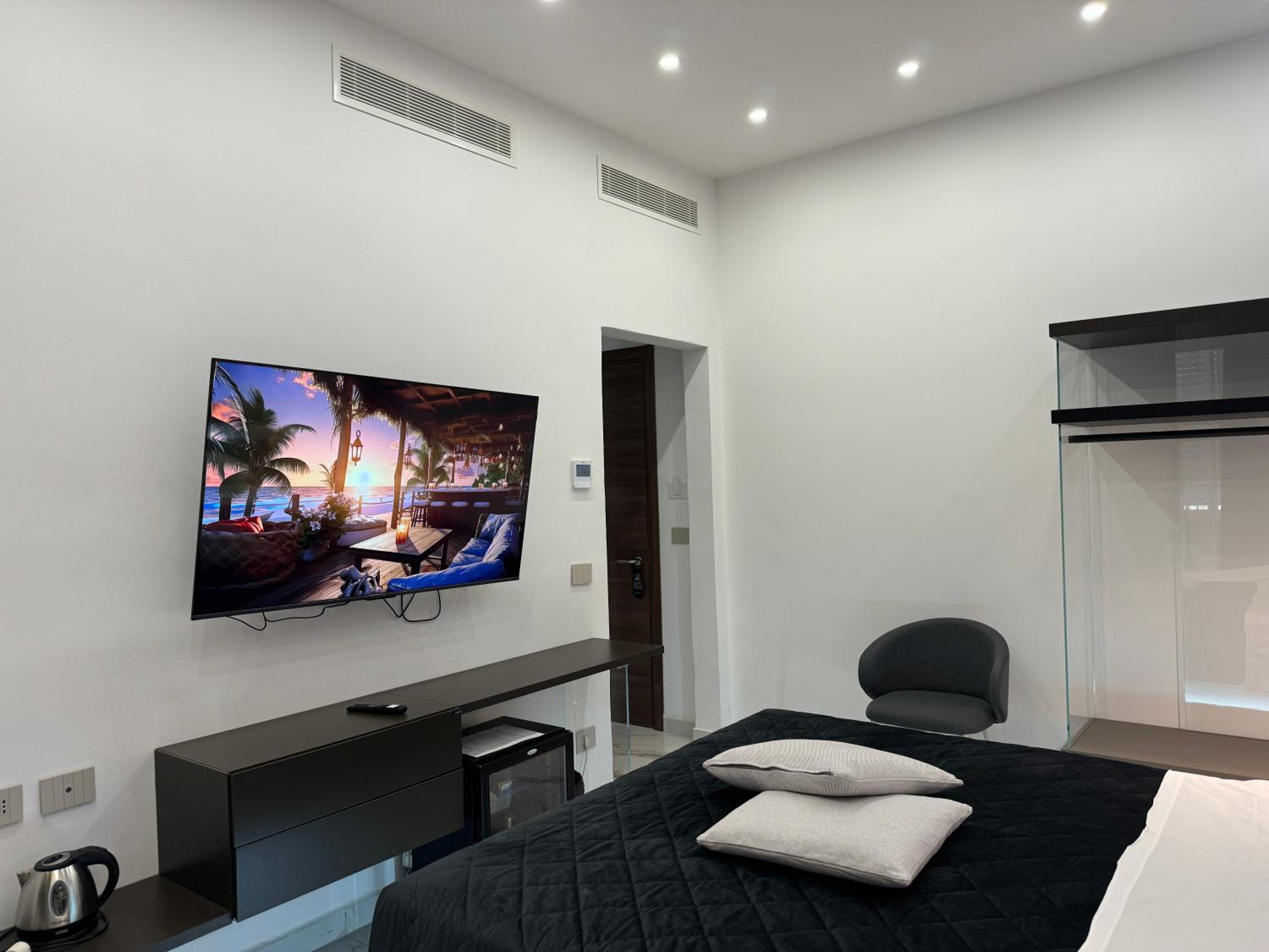 Deluxe Suite with Spa Bath photo 3