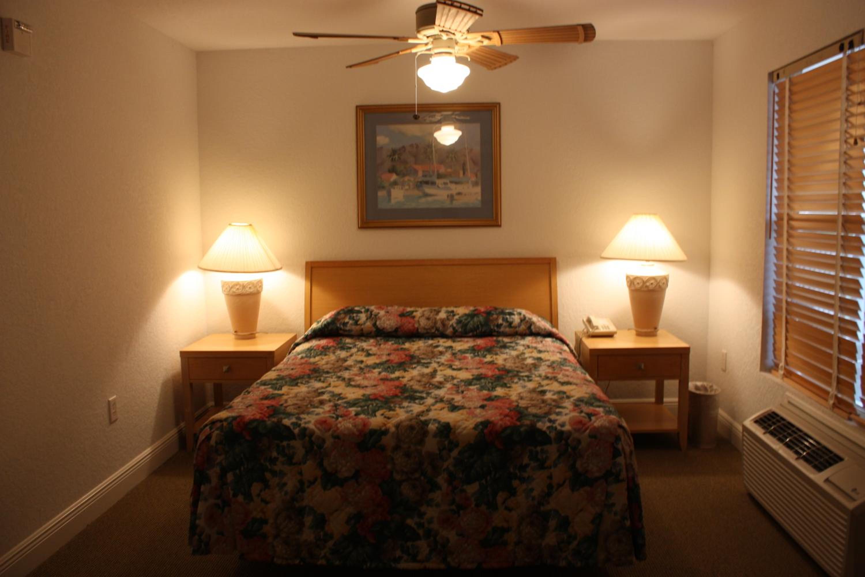 King Suite with Lake View - Photo 3