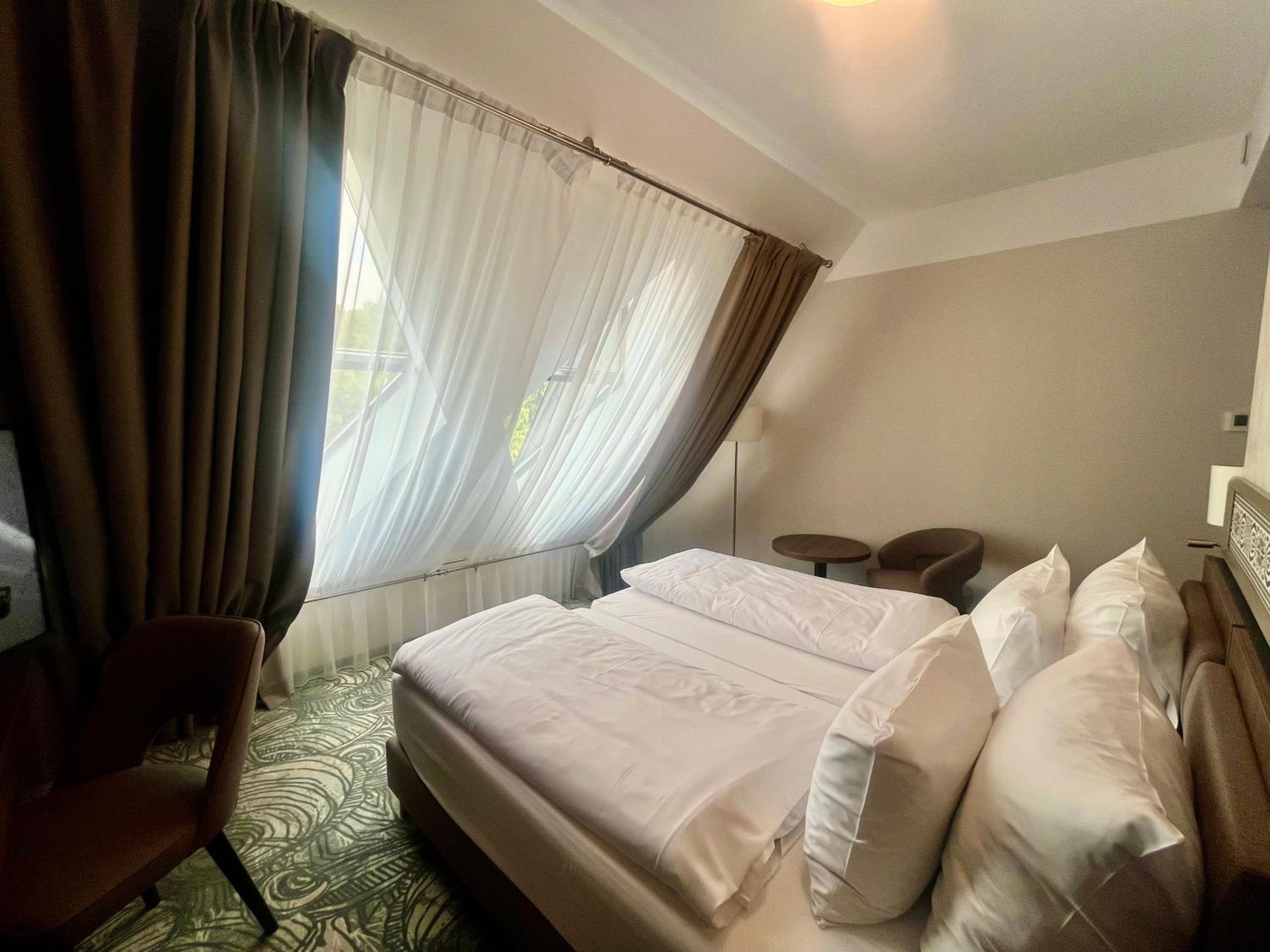 Economy Double Room photo 3