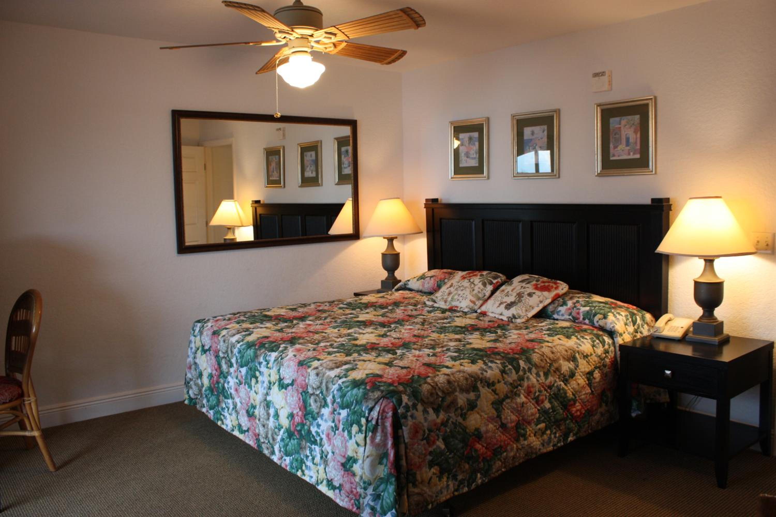 King Room with Lake View - Photo 2