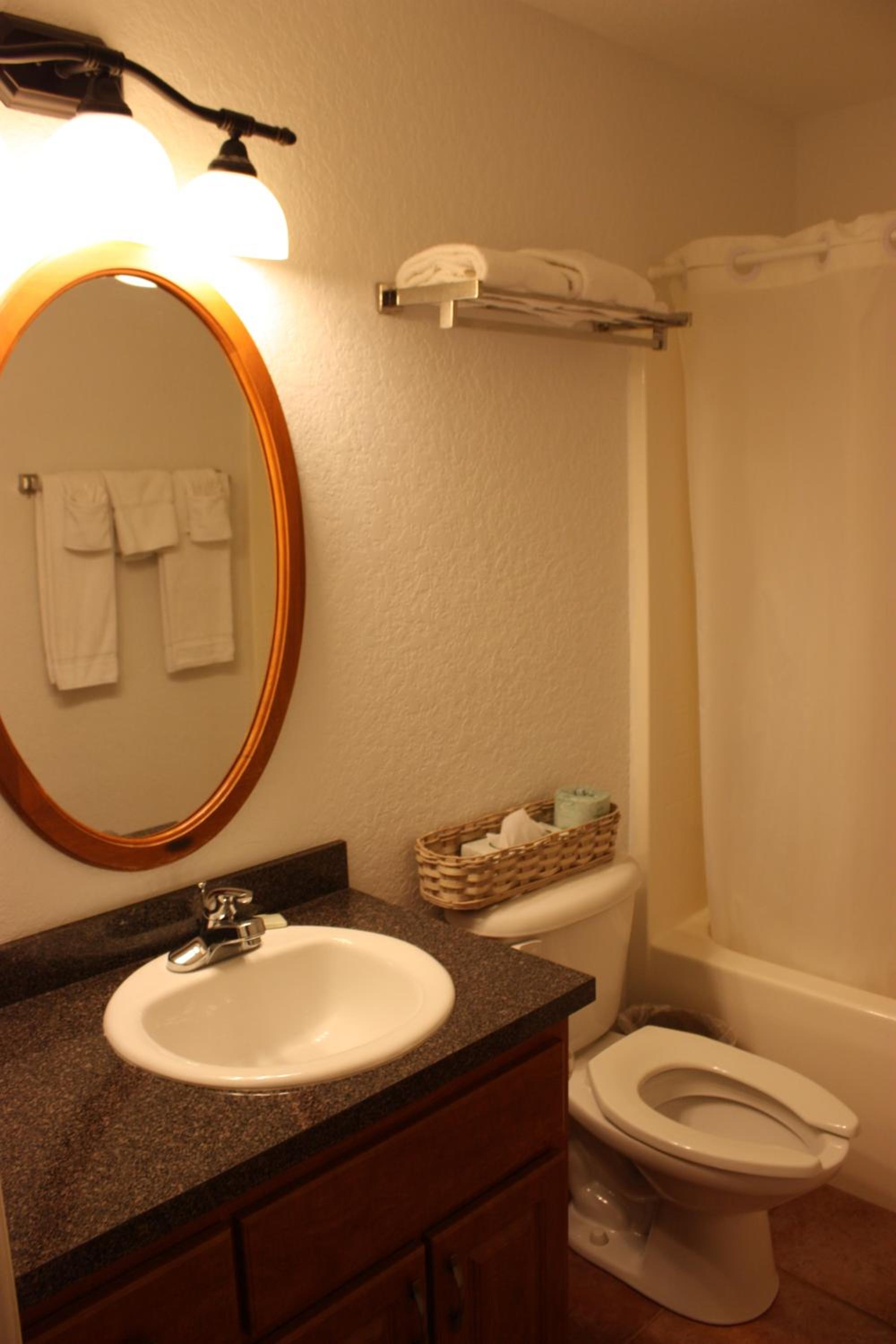 Standard Room with Two Double Beds - Photo 5