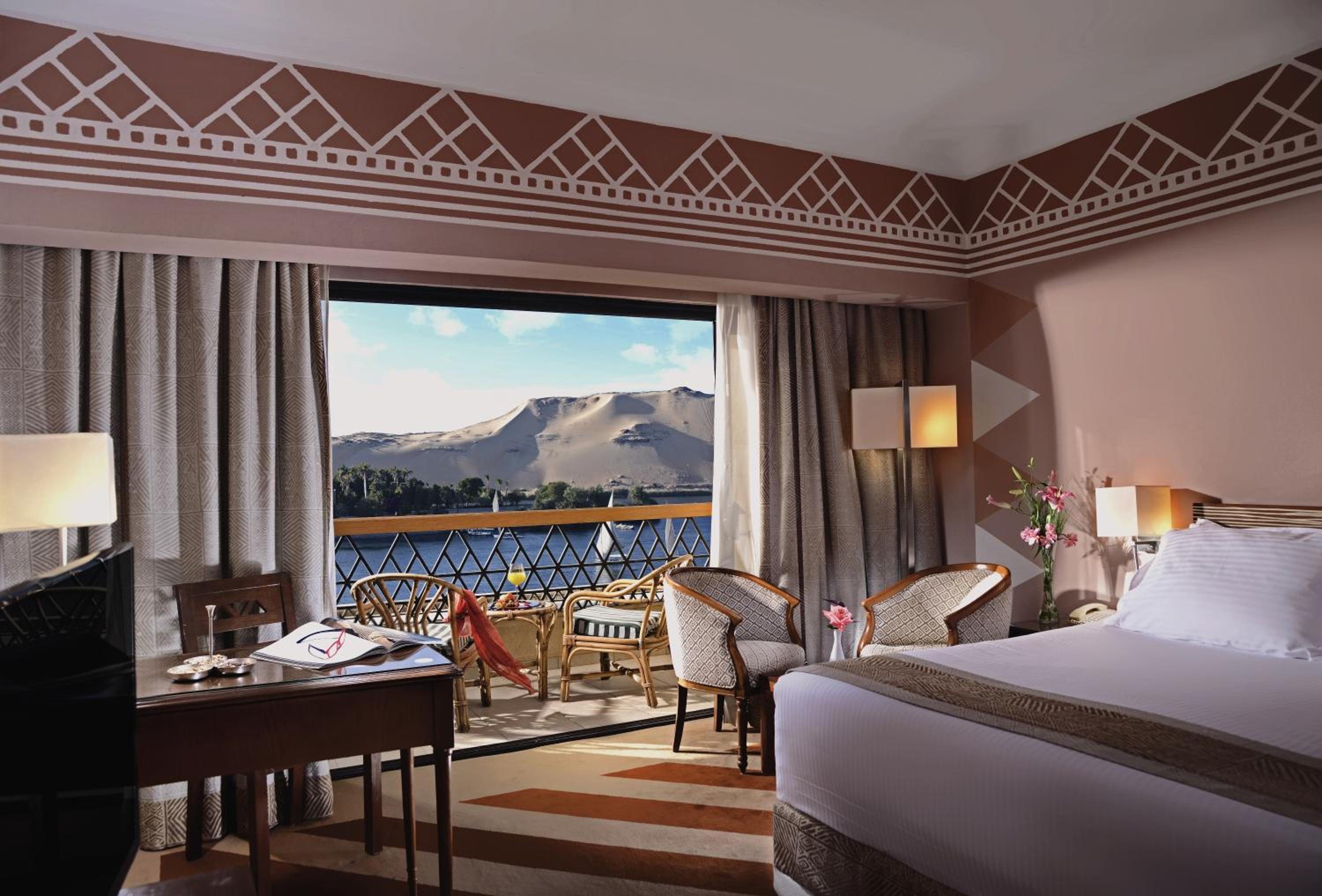 Classic Twin Room with Partial Nile View
