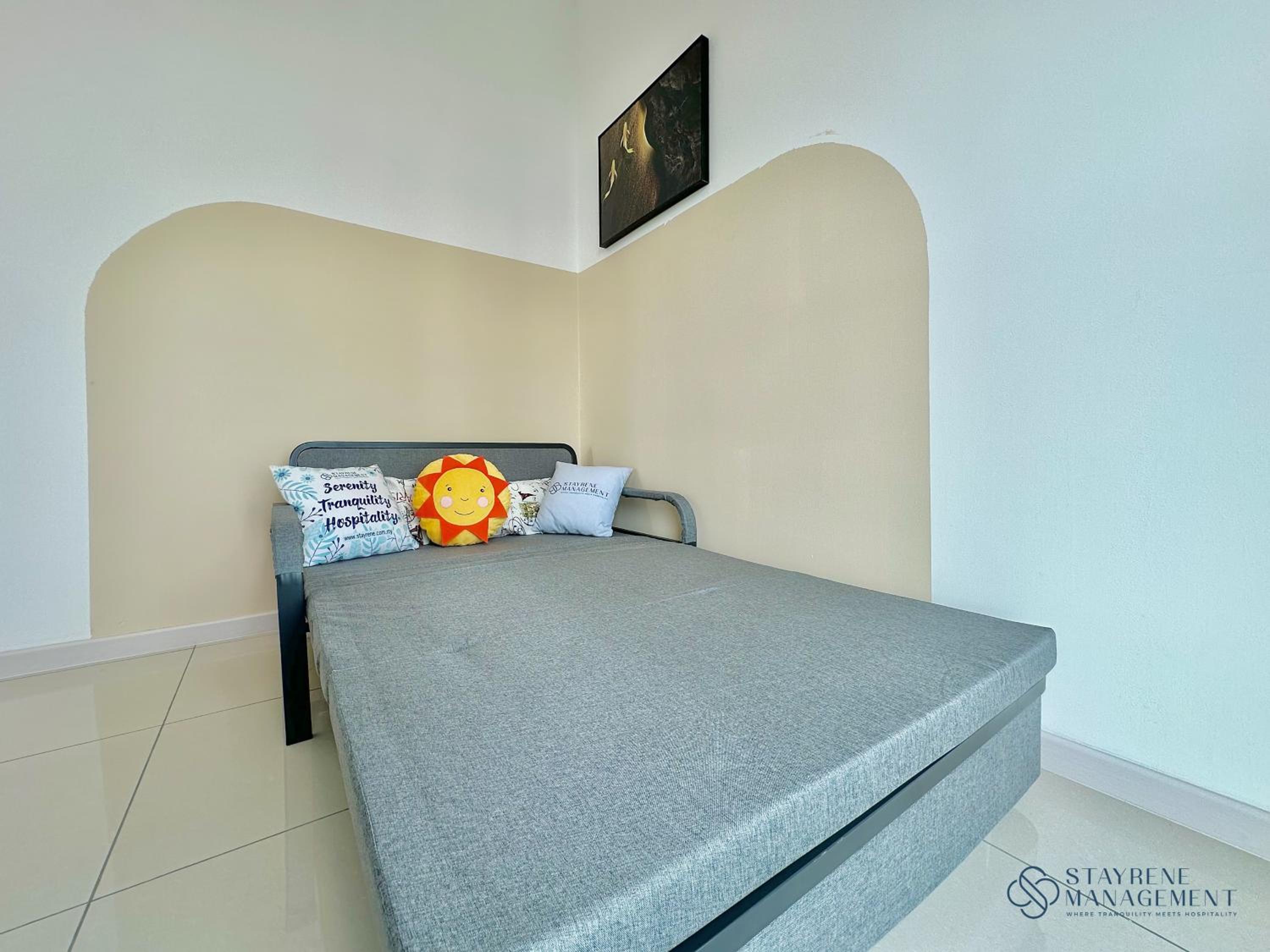 Two-Bedroom Apartment with Lake View photo 2