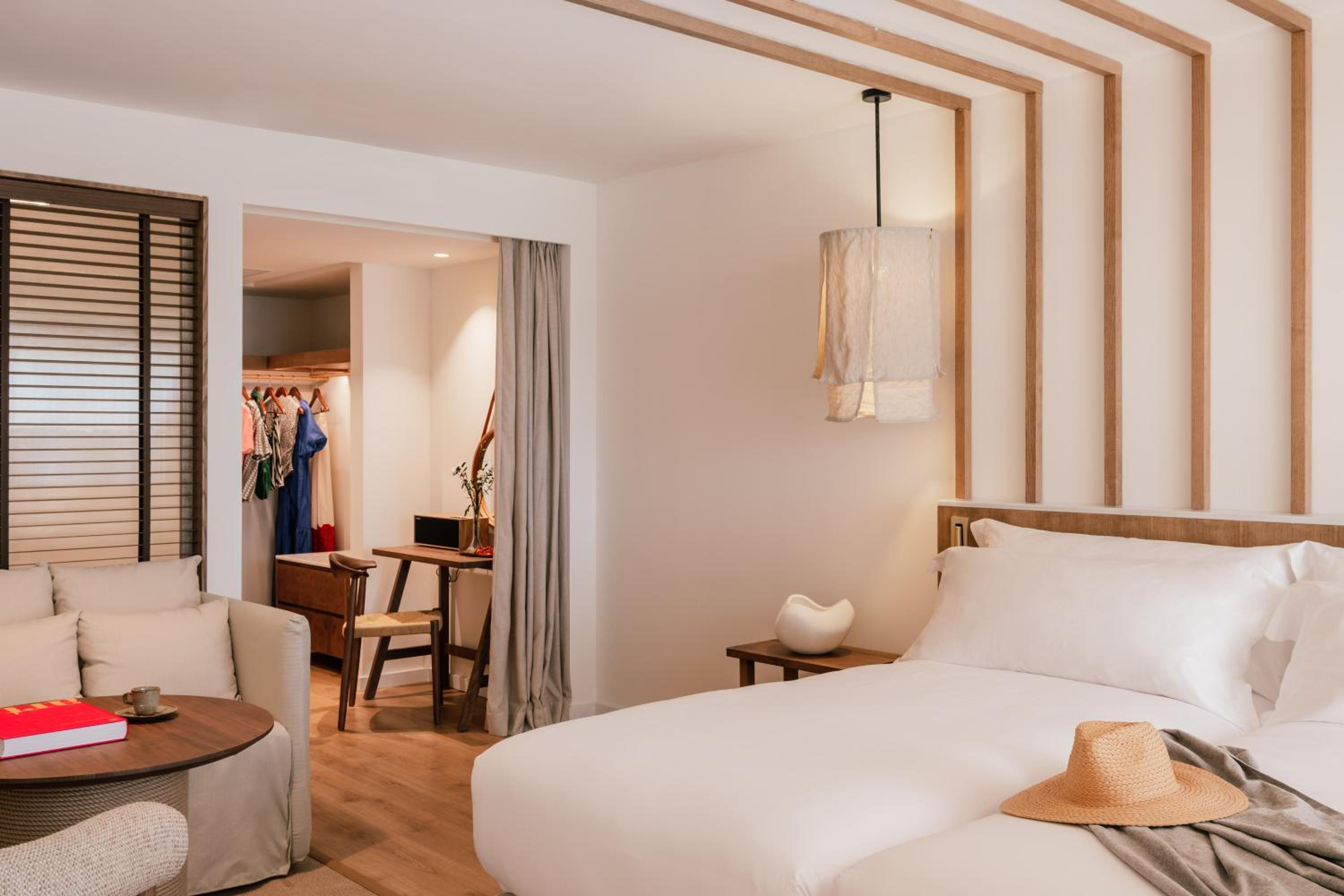 Exclusive ME + 2 Bedroom Suite - Photo 2