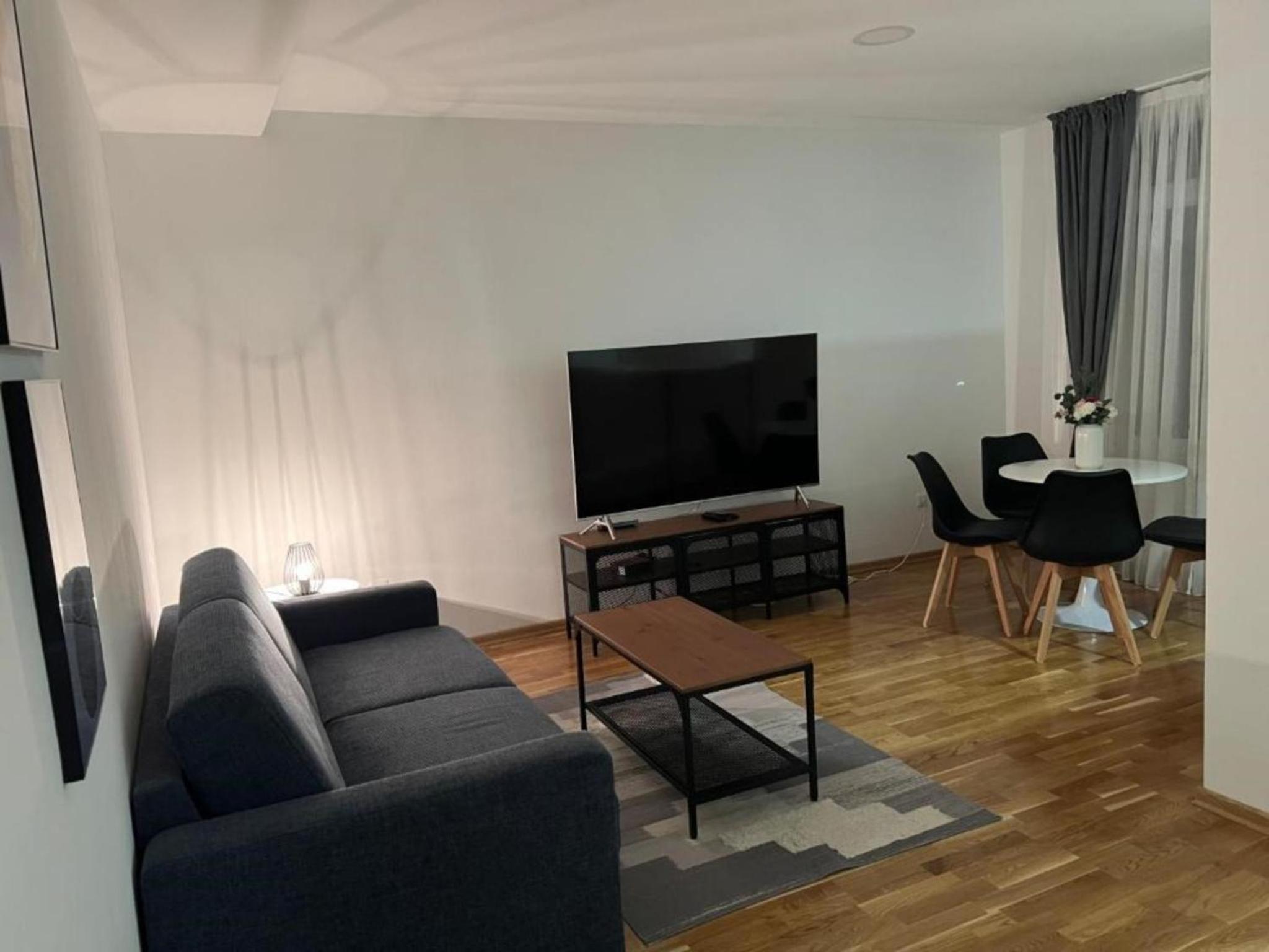 Apartment photo 2