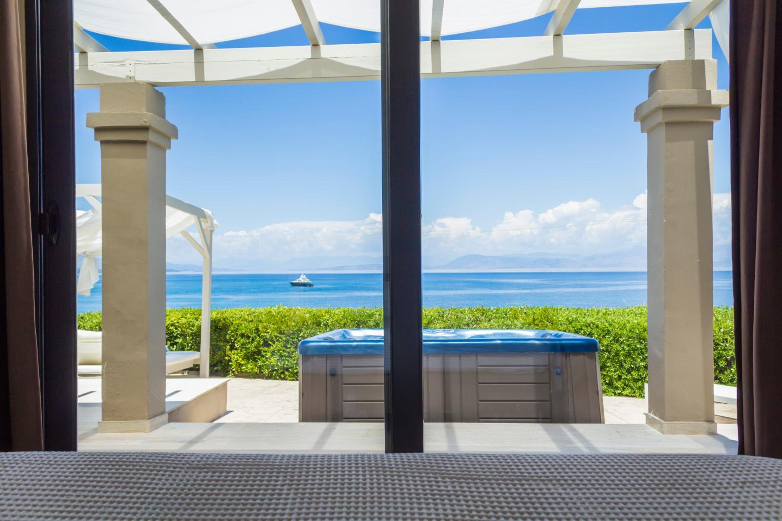 Suite Courtyard View with Private Hot Tub