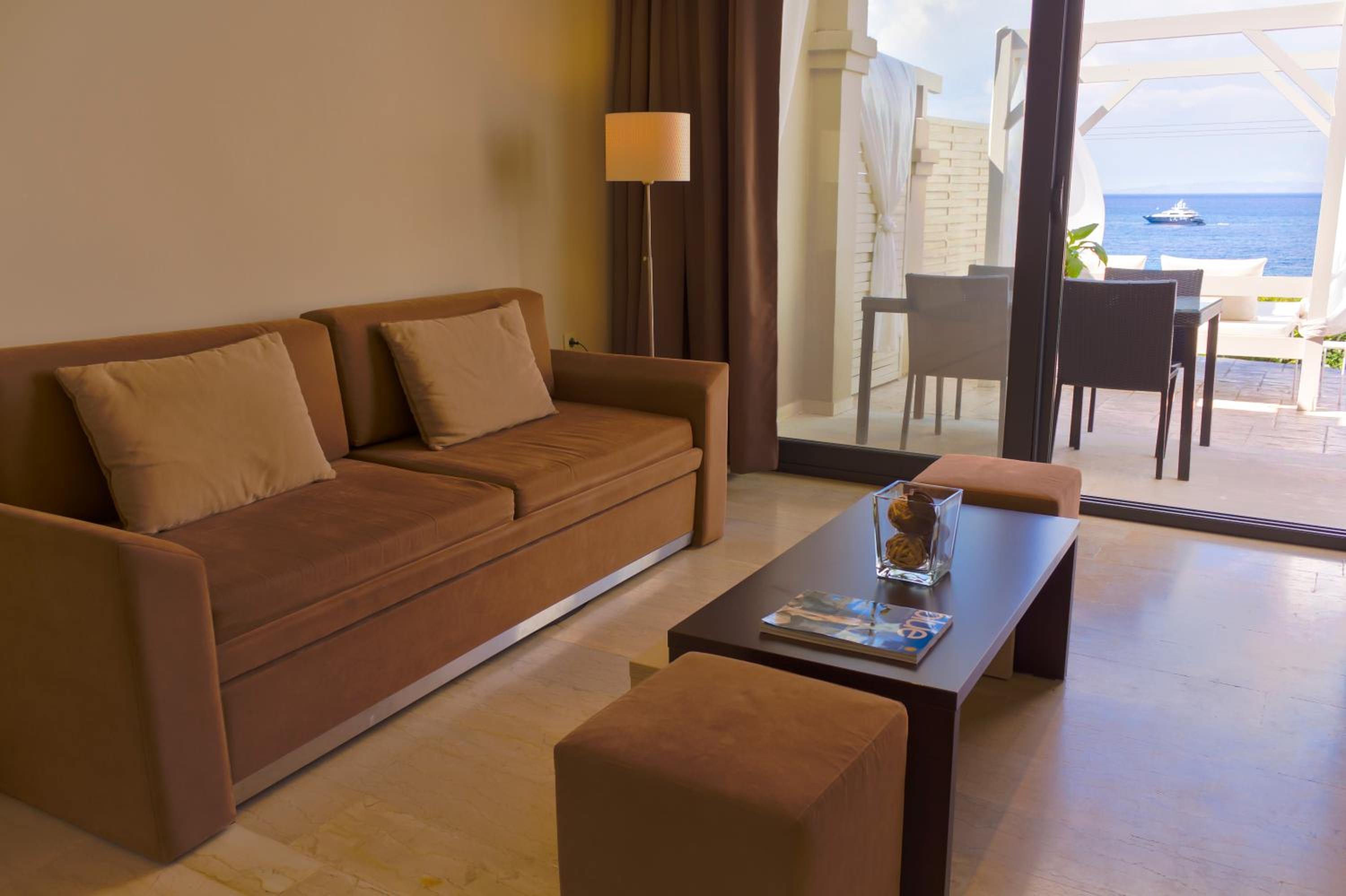 Deluxe Suite Sea View with Private Hot Tub 
