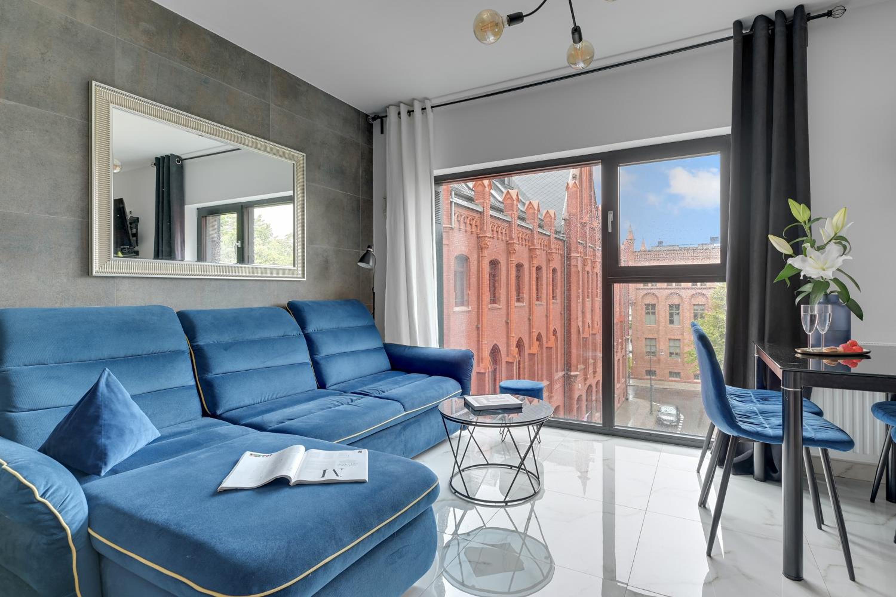 Deluxe One-Bedroom Apartment