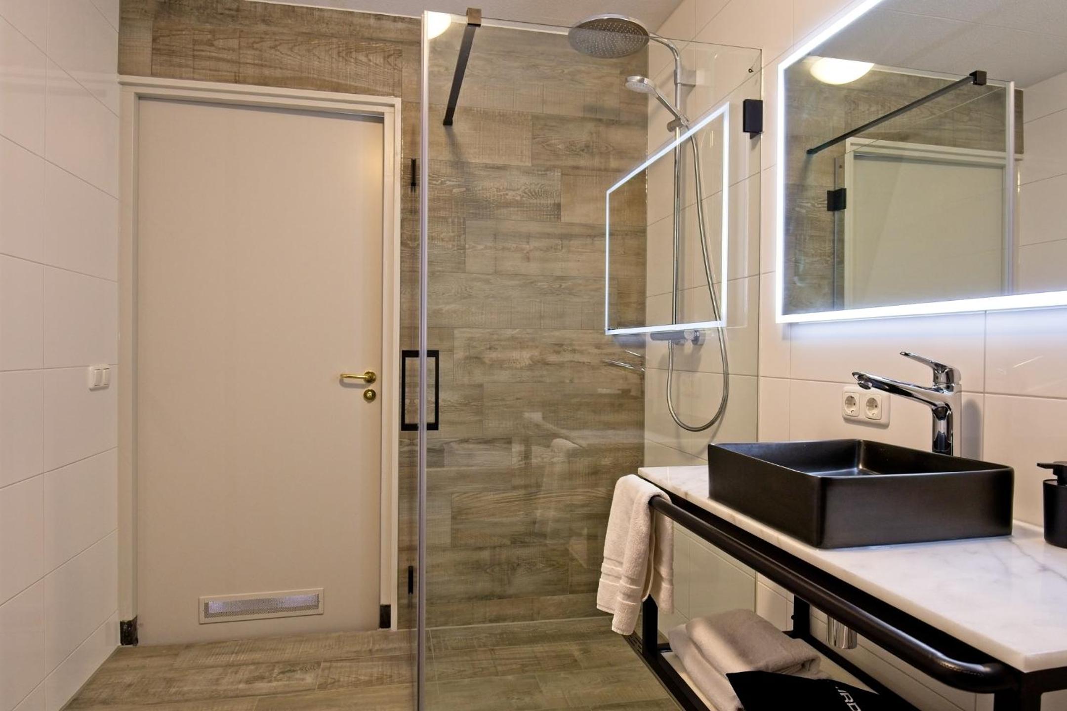 Castle Comfort Room - Photo 1