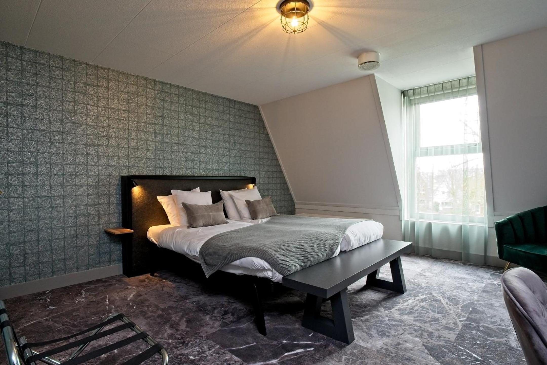 Castle Comfort Room - Photo 8