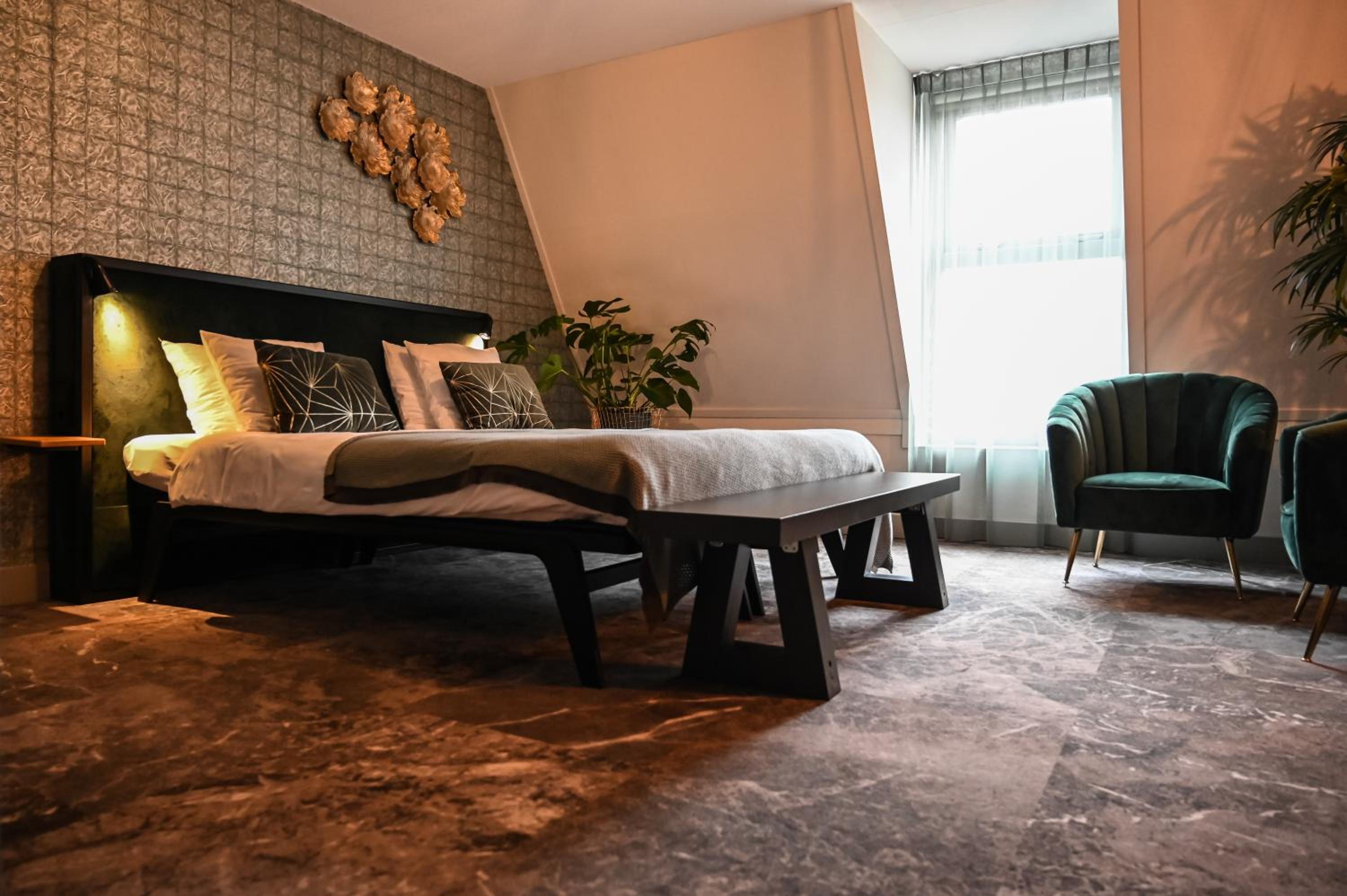 Castle Comfort Room - Photo 9