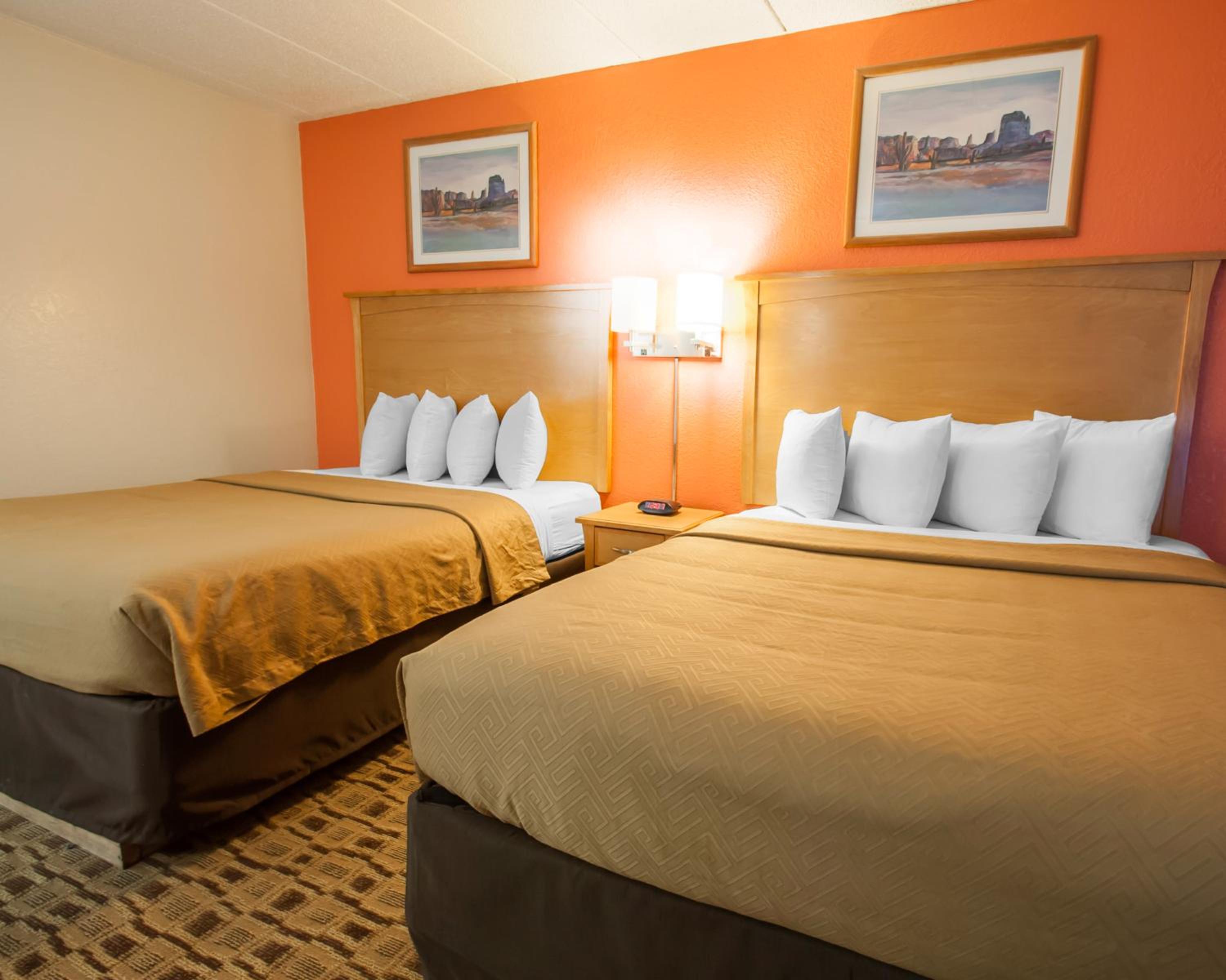 Queen Room with Two Queen Beds - Non-Smoking - Photo 1