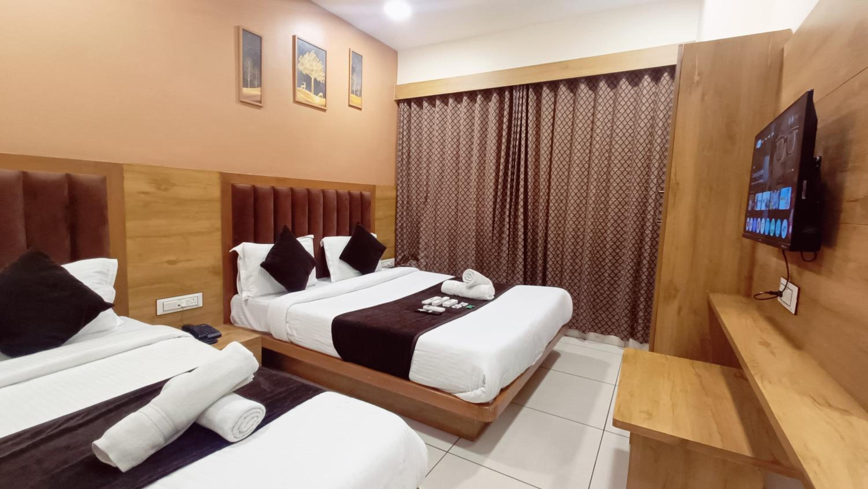 Deluxe Family Room - Photo 1
