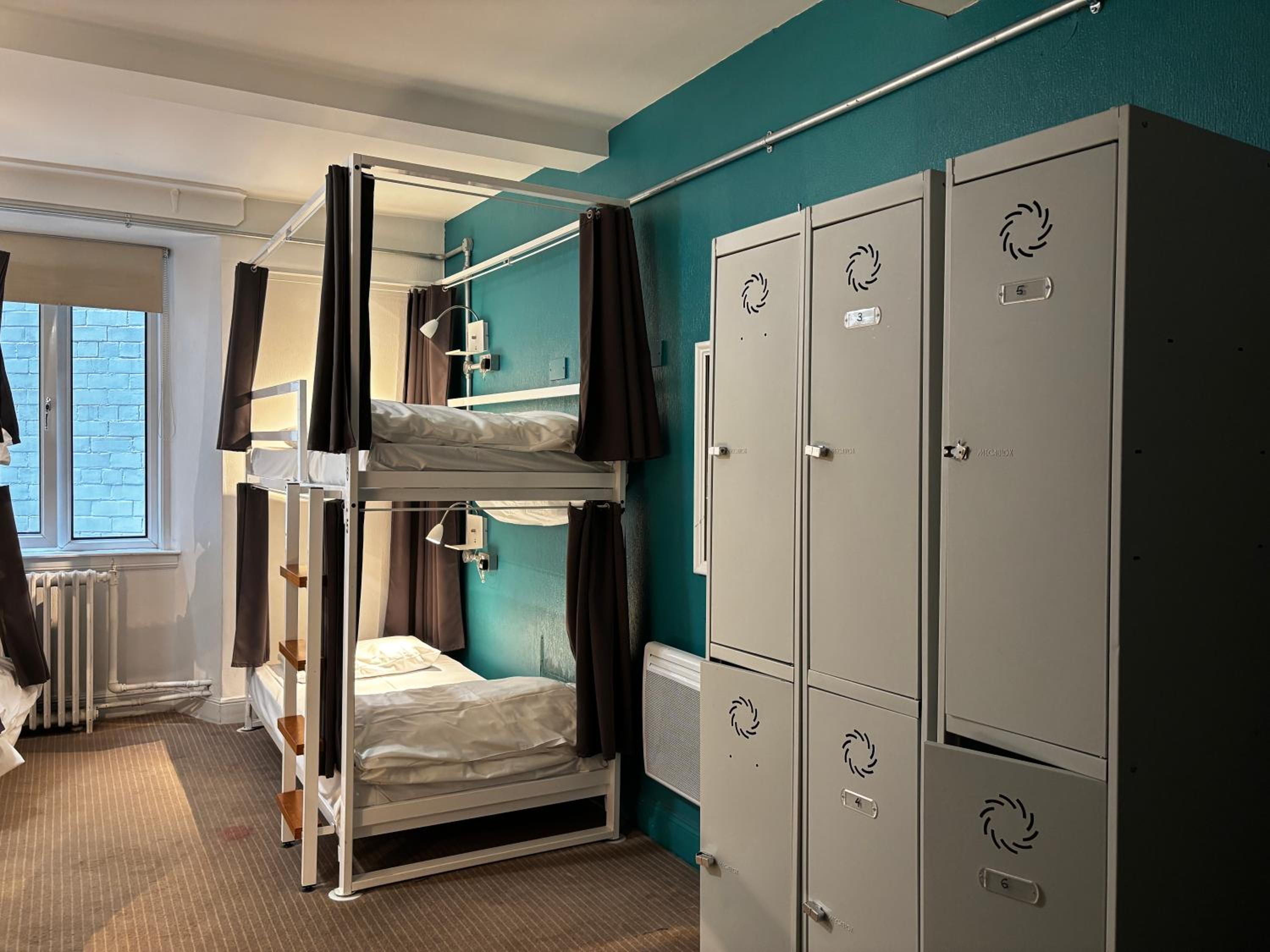 Bed in 6-Bed Male Dorm Ensuite photo 2